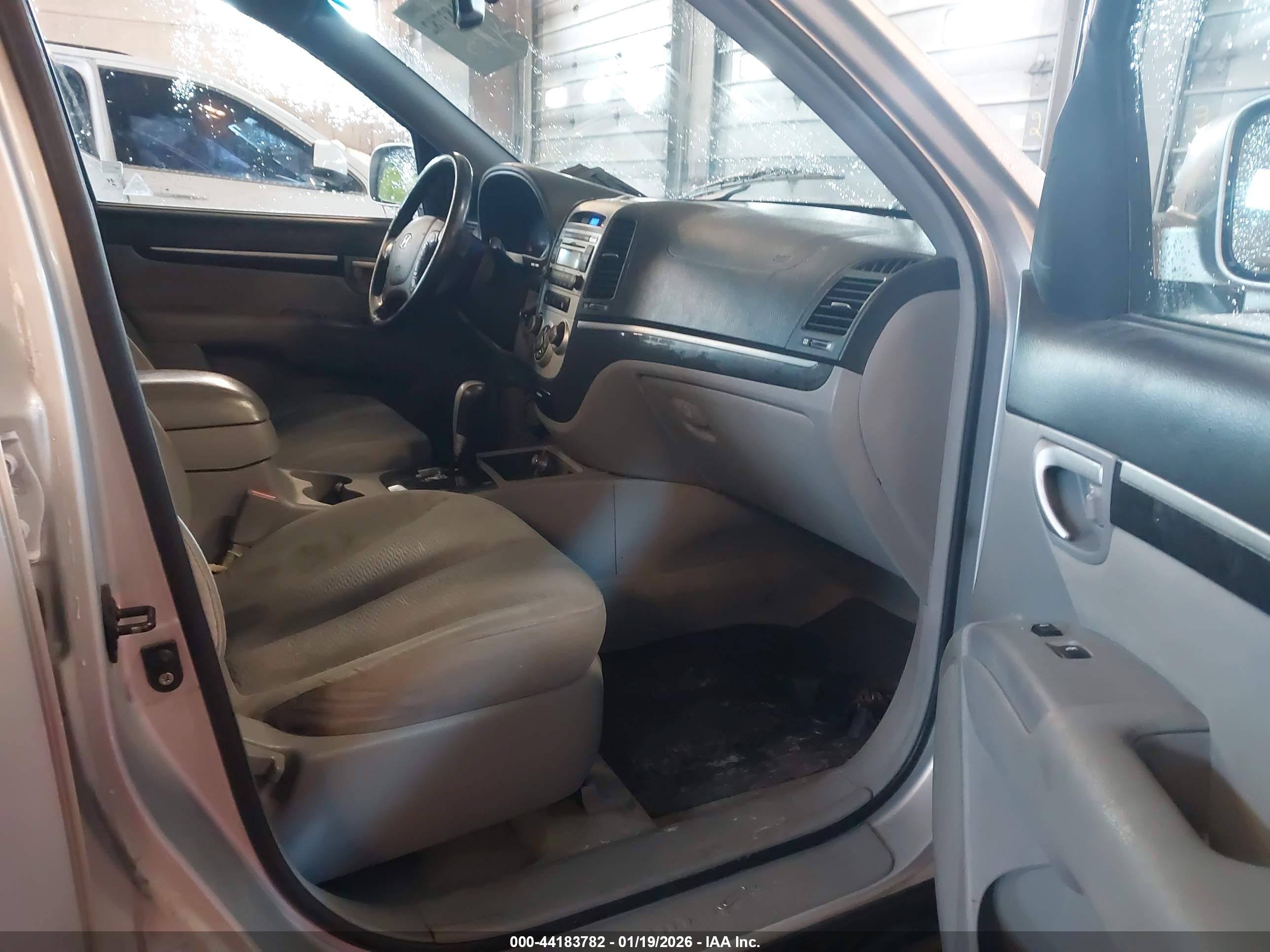HYUNDAI SANTA image 5