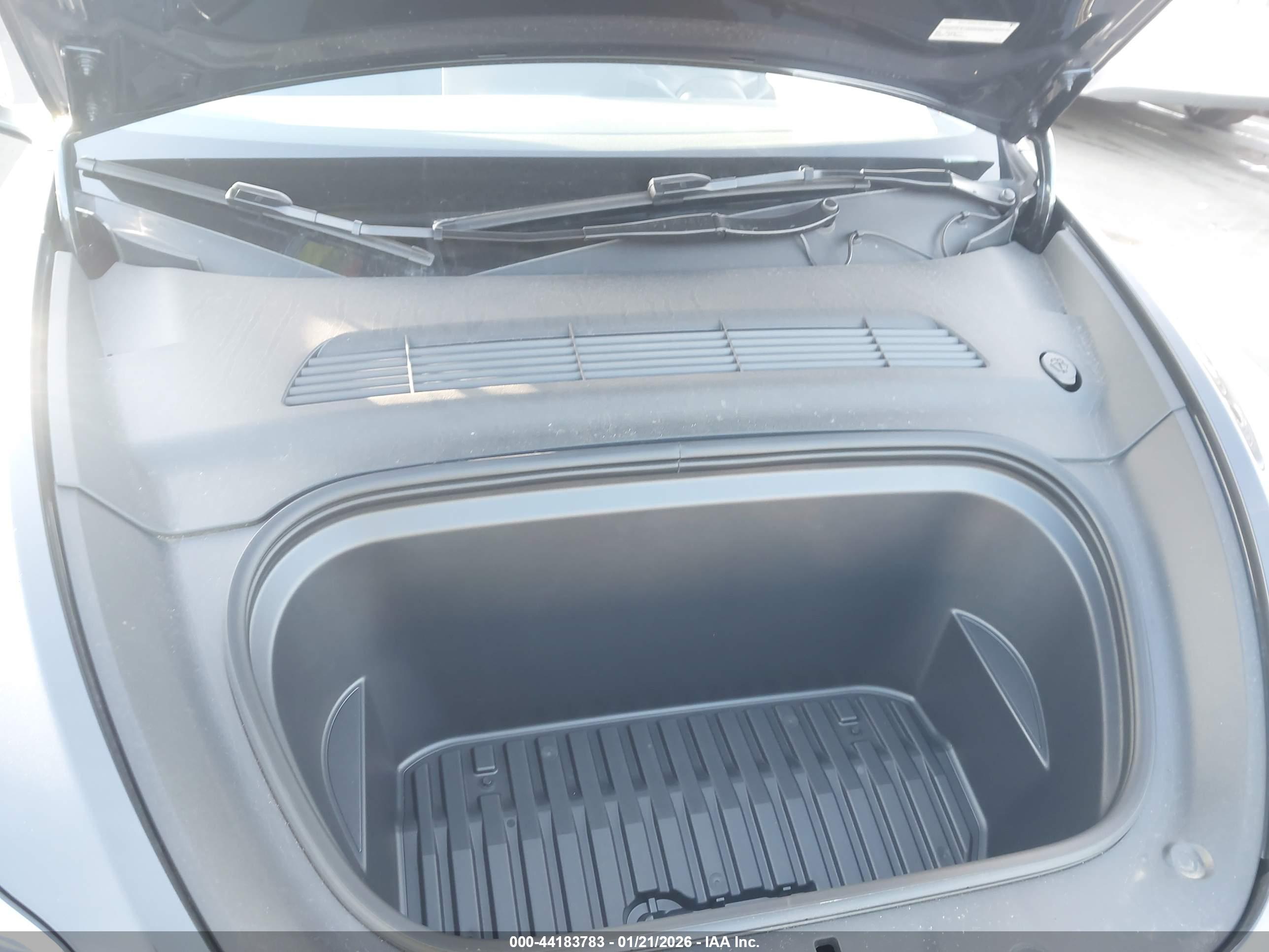 TESLA MODEL image 10