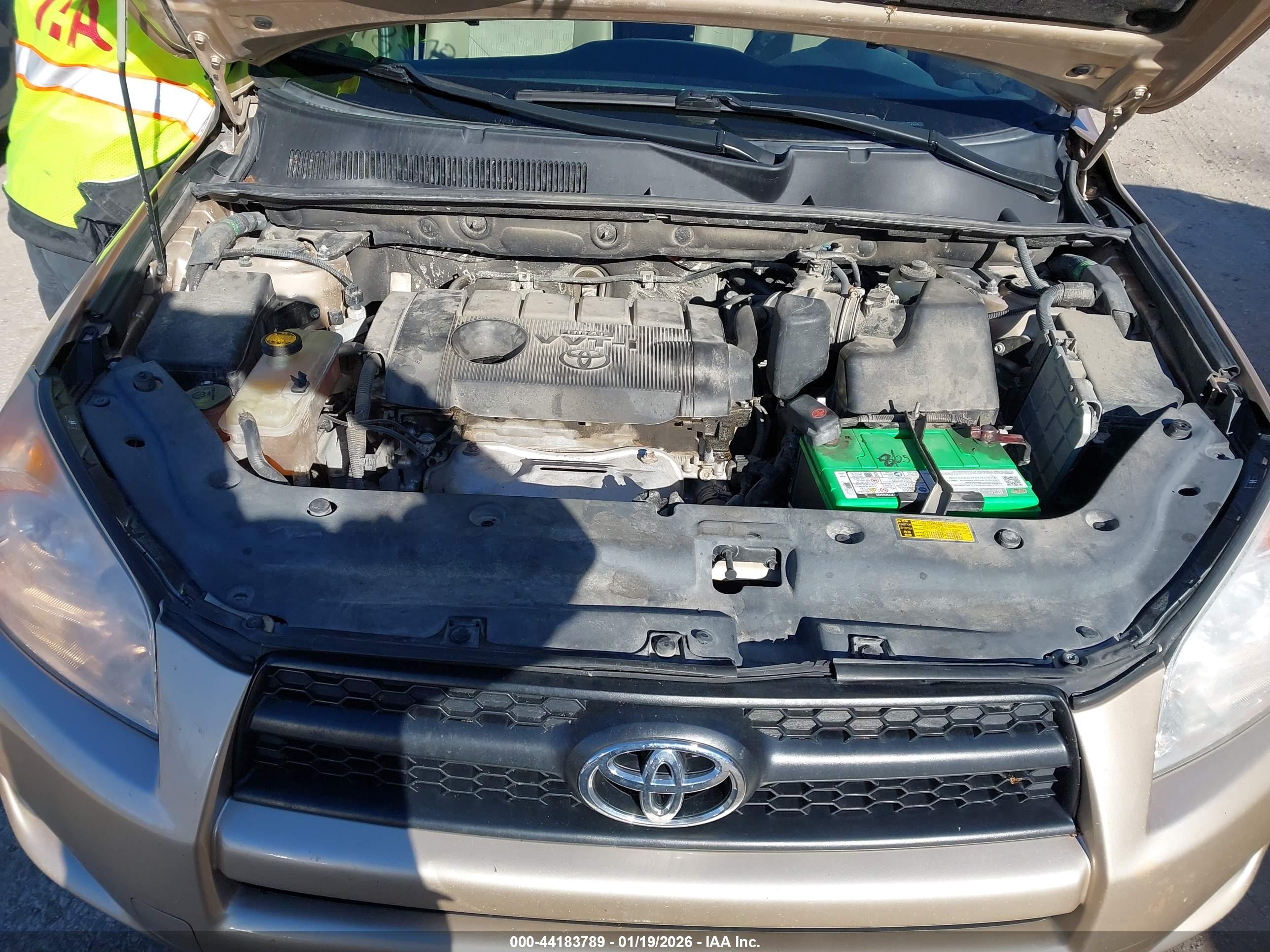 TOYOTA RAV4 image 10