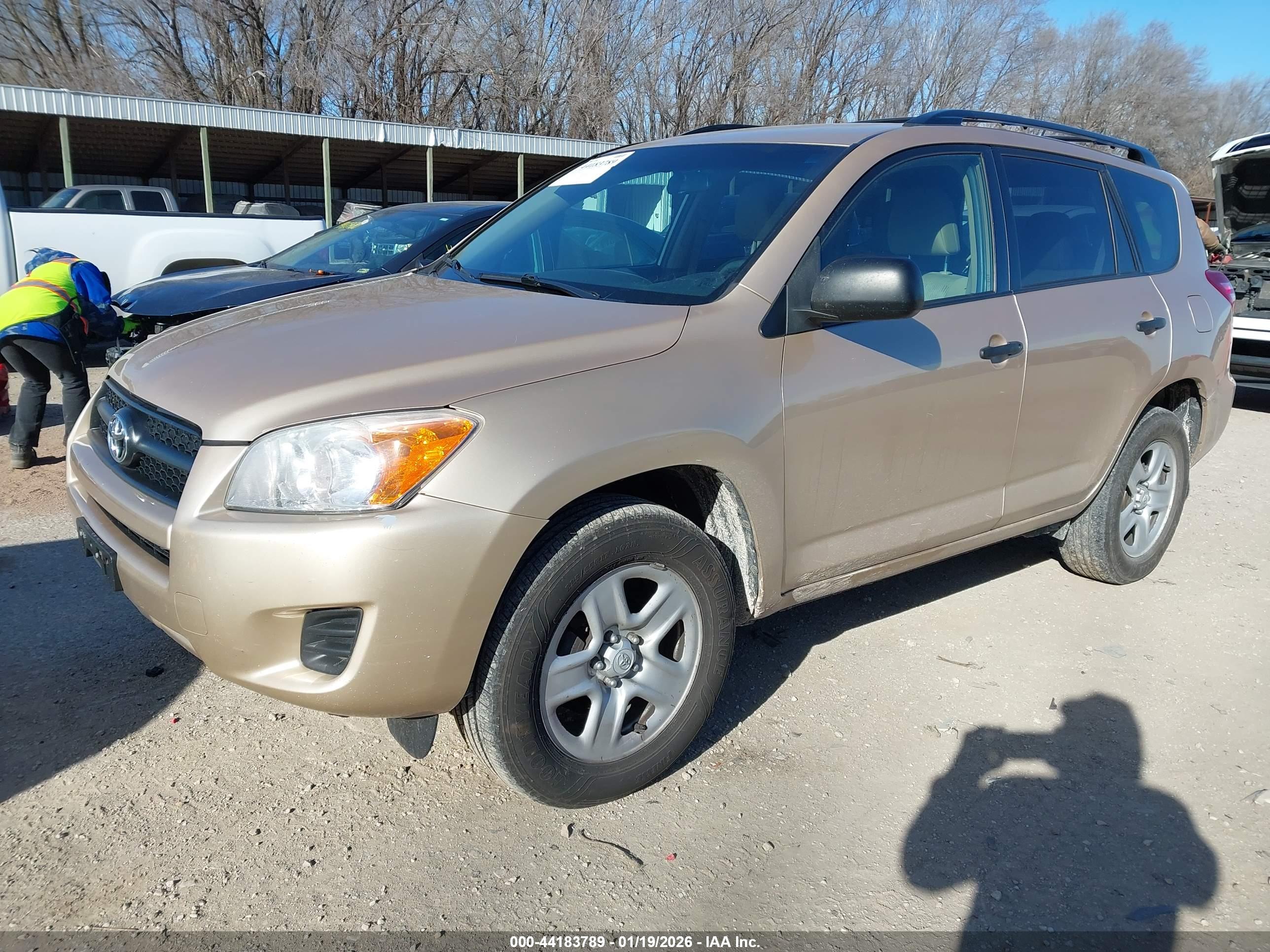 TOYOTA RAV4 image 2