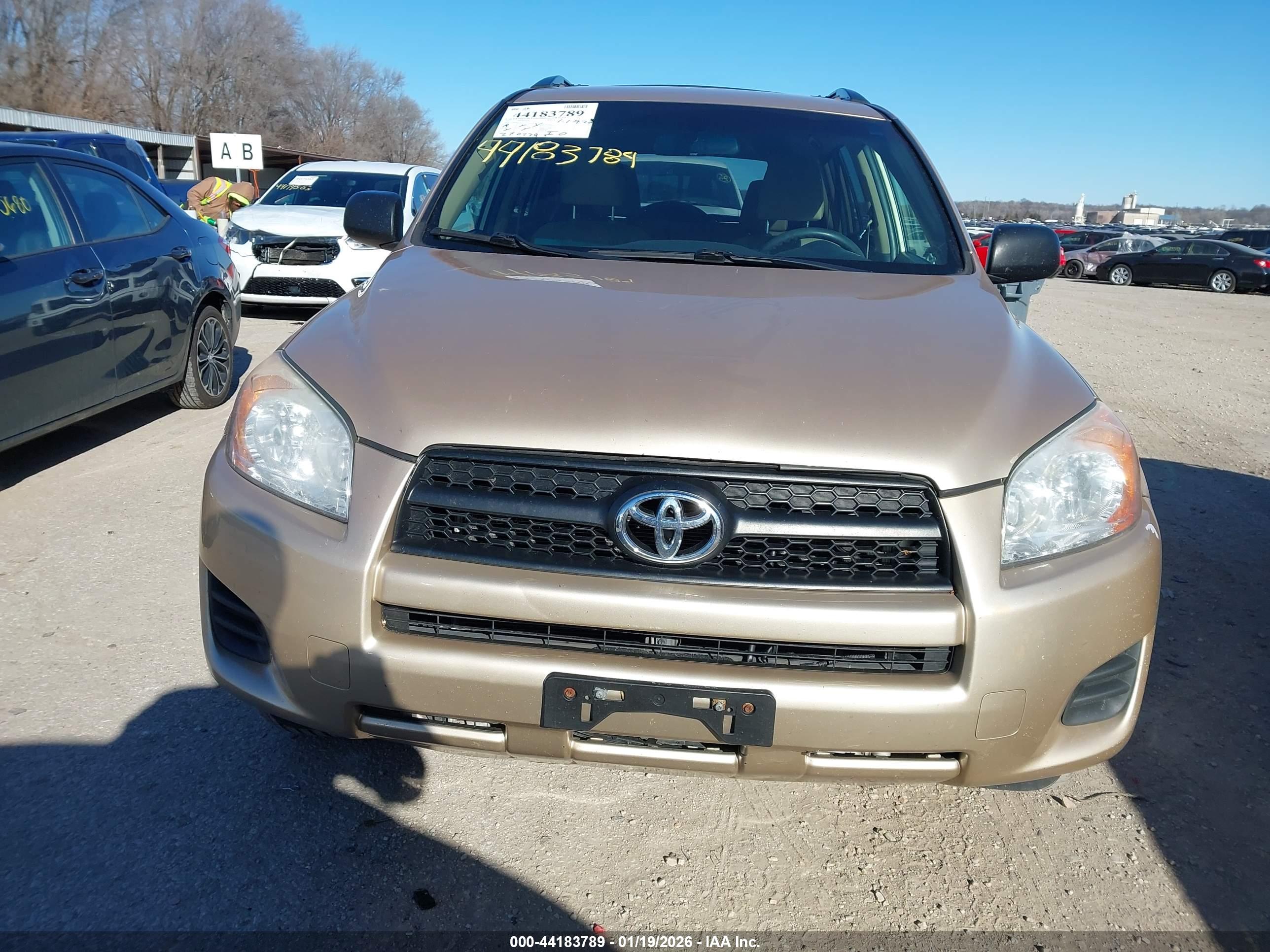 TOYOTA RAV4 image 6