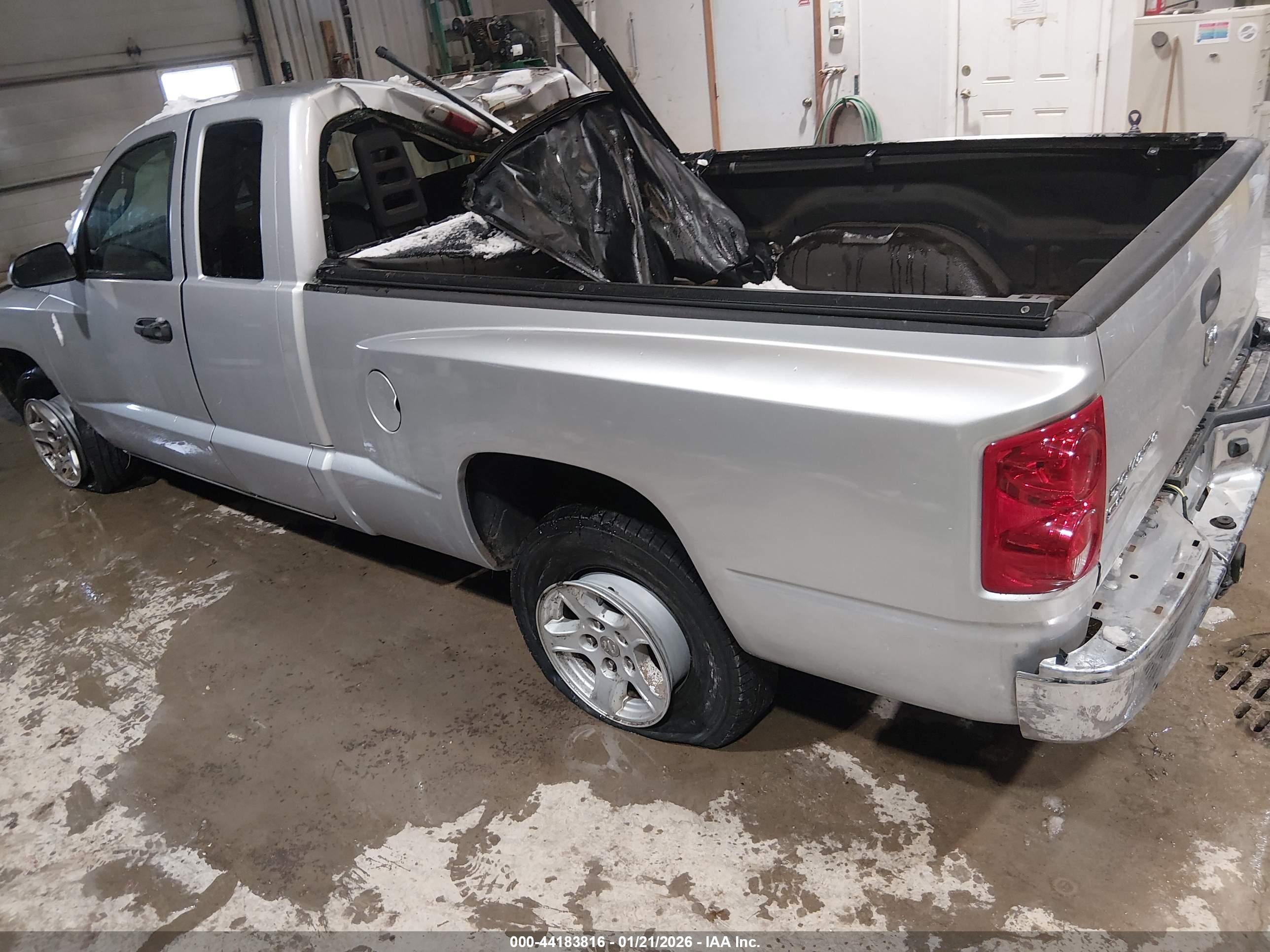 DODGE DAKOTA image 3