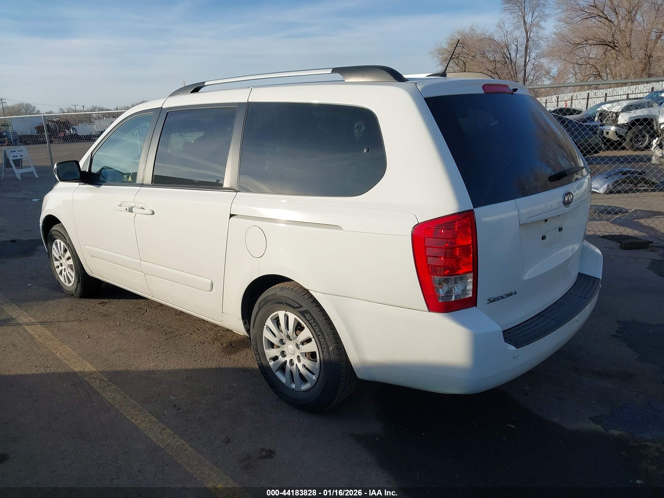 KIA SEDONA image 3