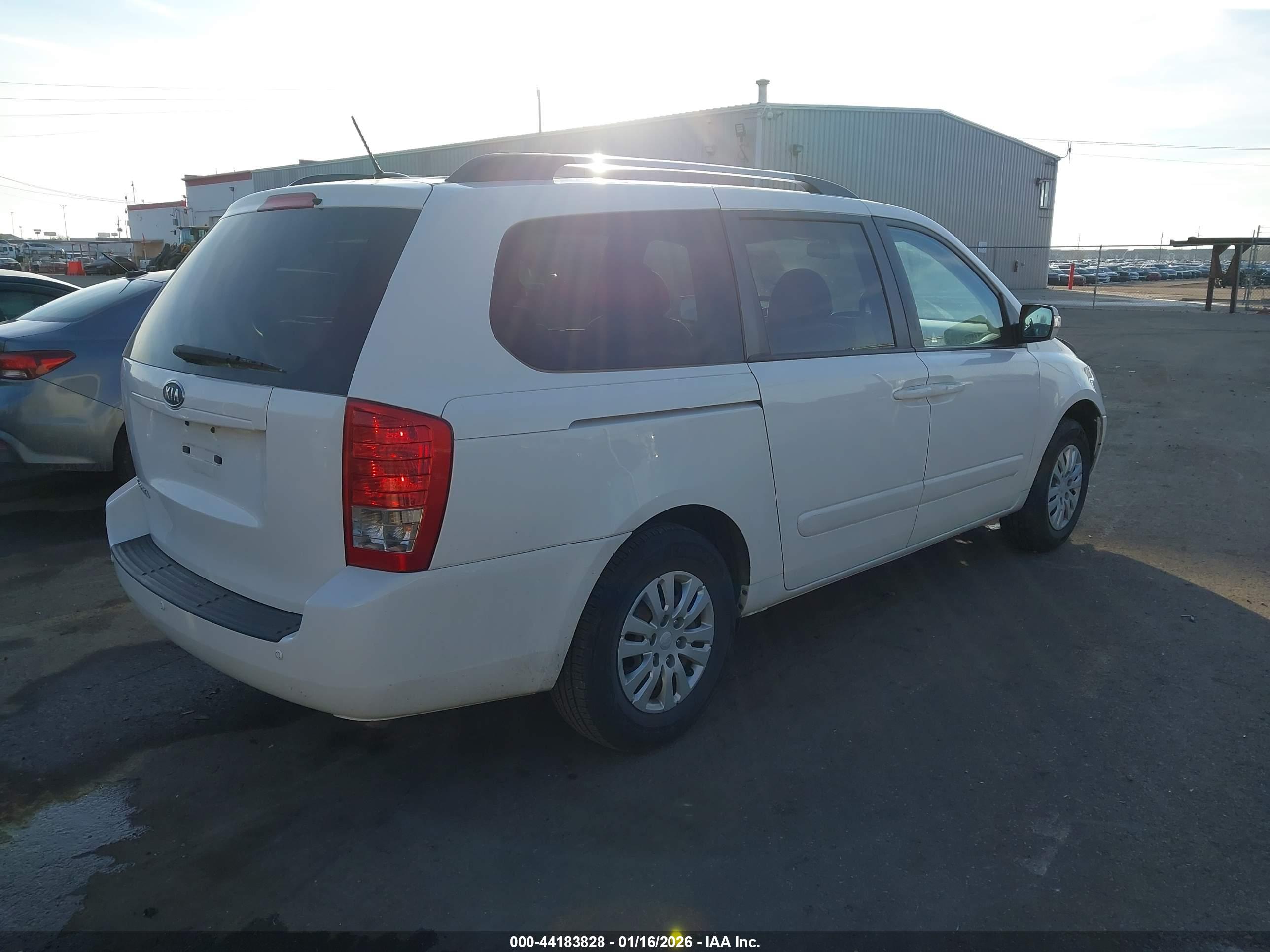 KIA SEDONA image 4