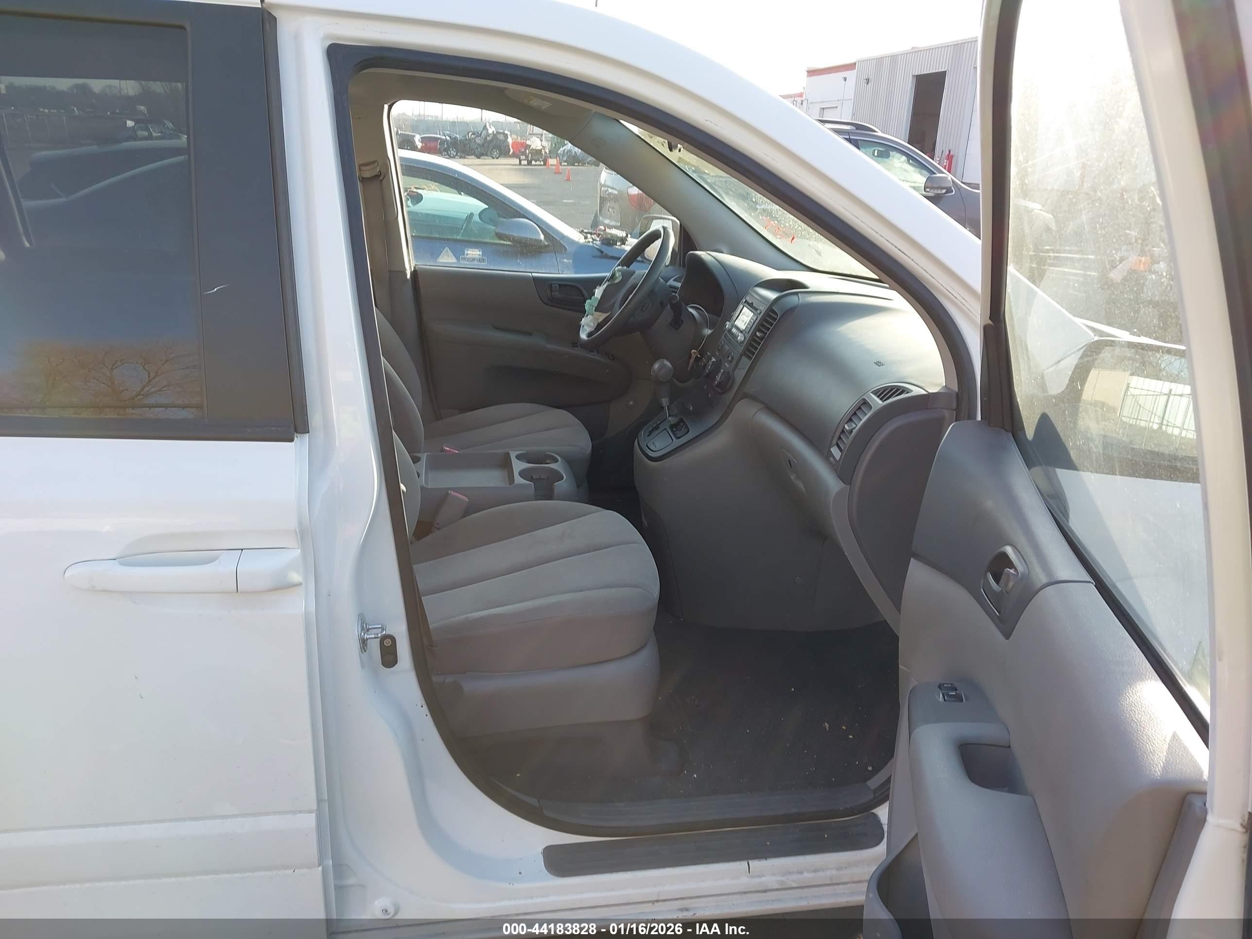 KIA SEDONA image 5