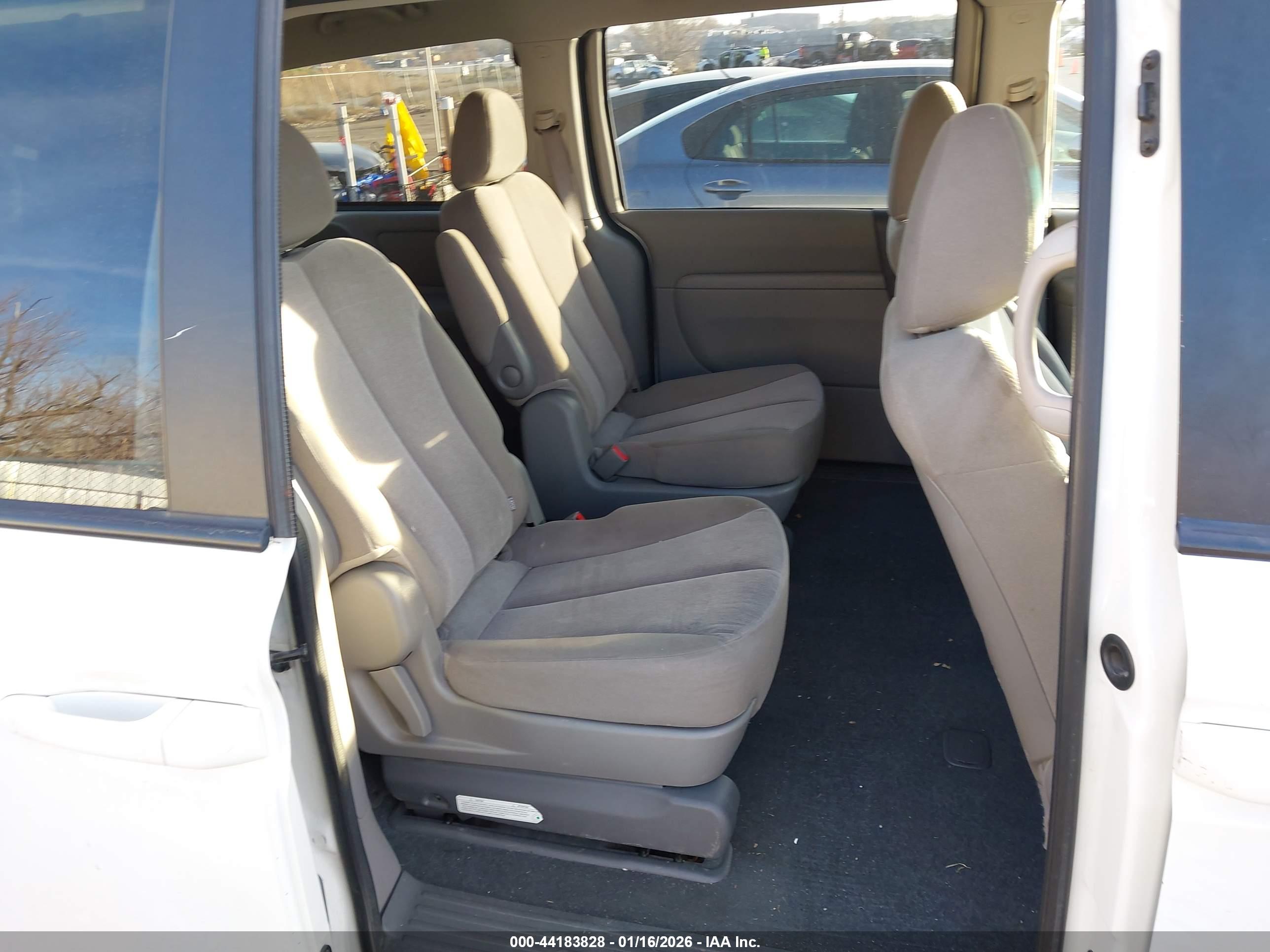 KIA SEDONA image 8