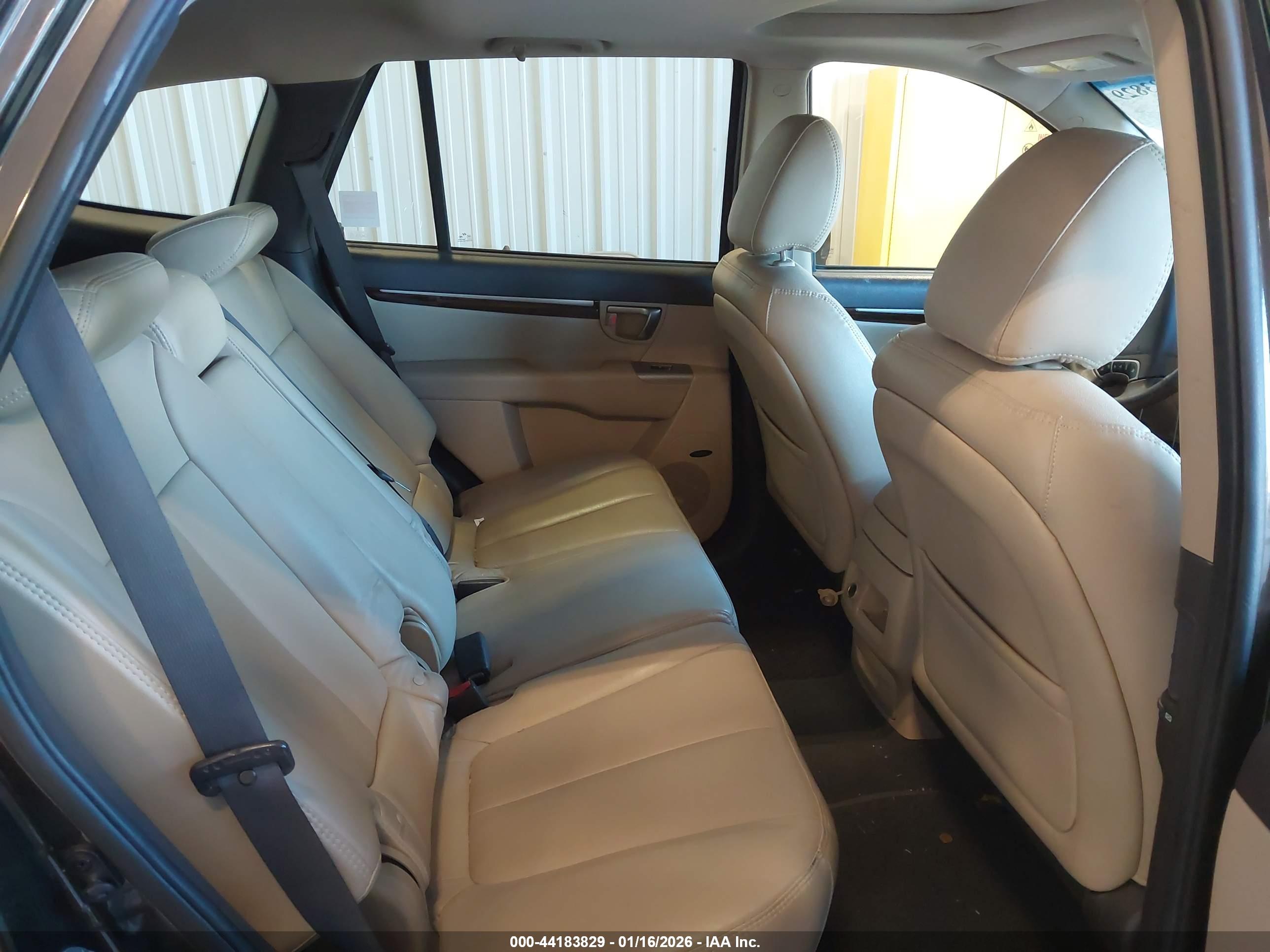 HYUNDAI SANTA image 8