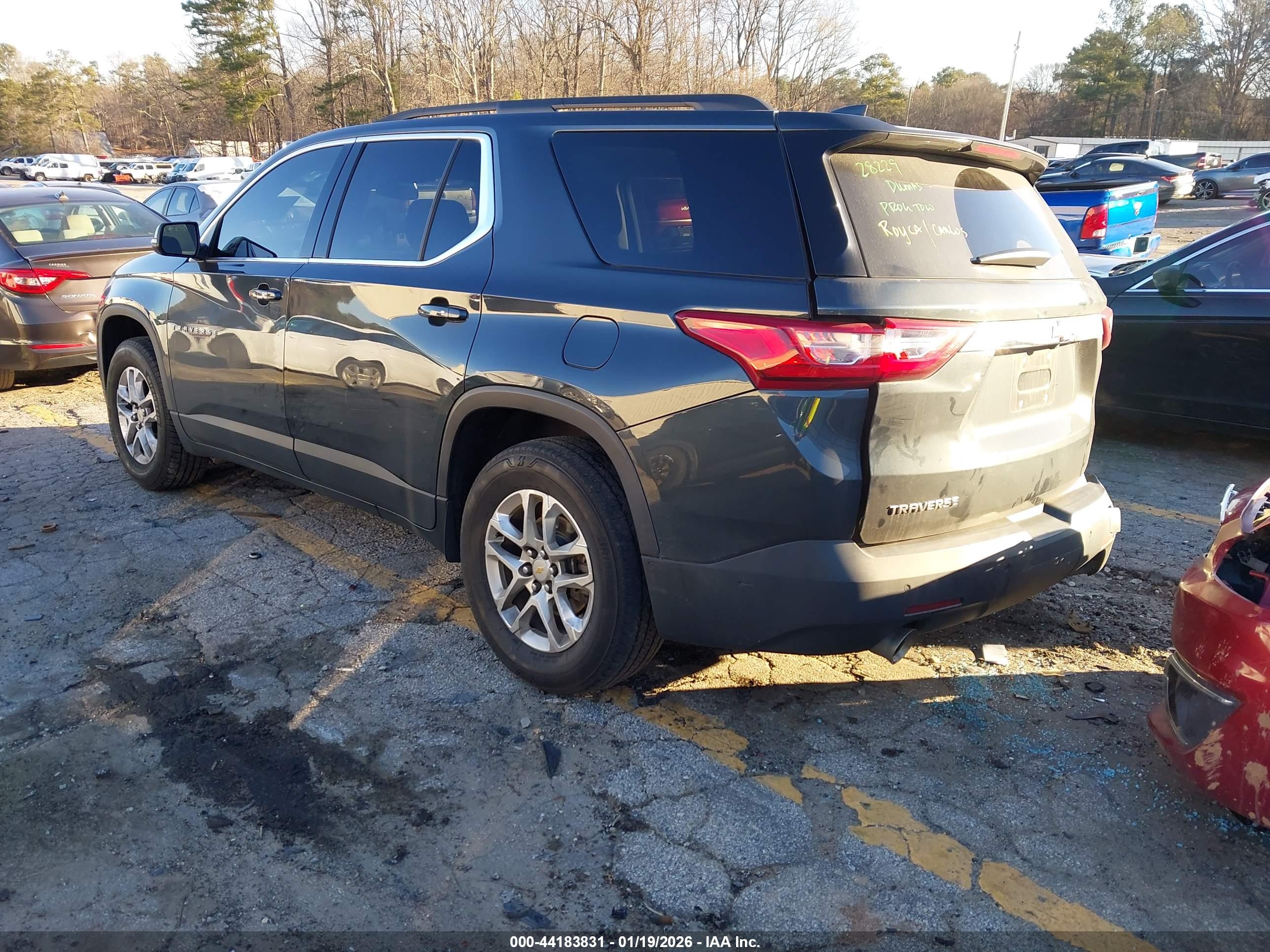 CHEVROLET TRAVERSE image 3