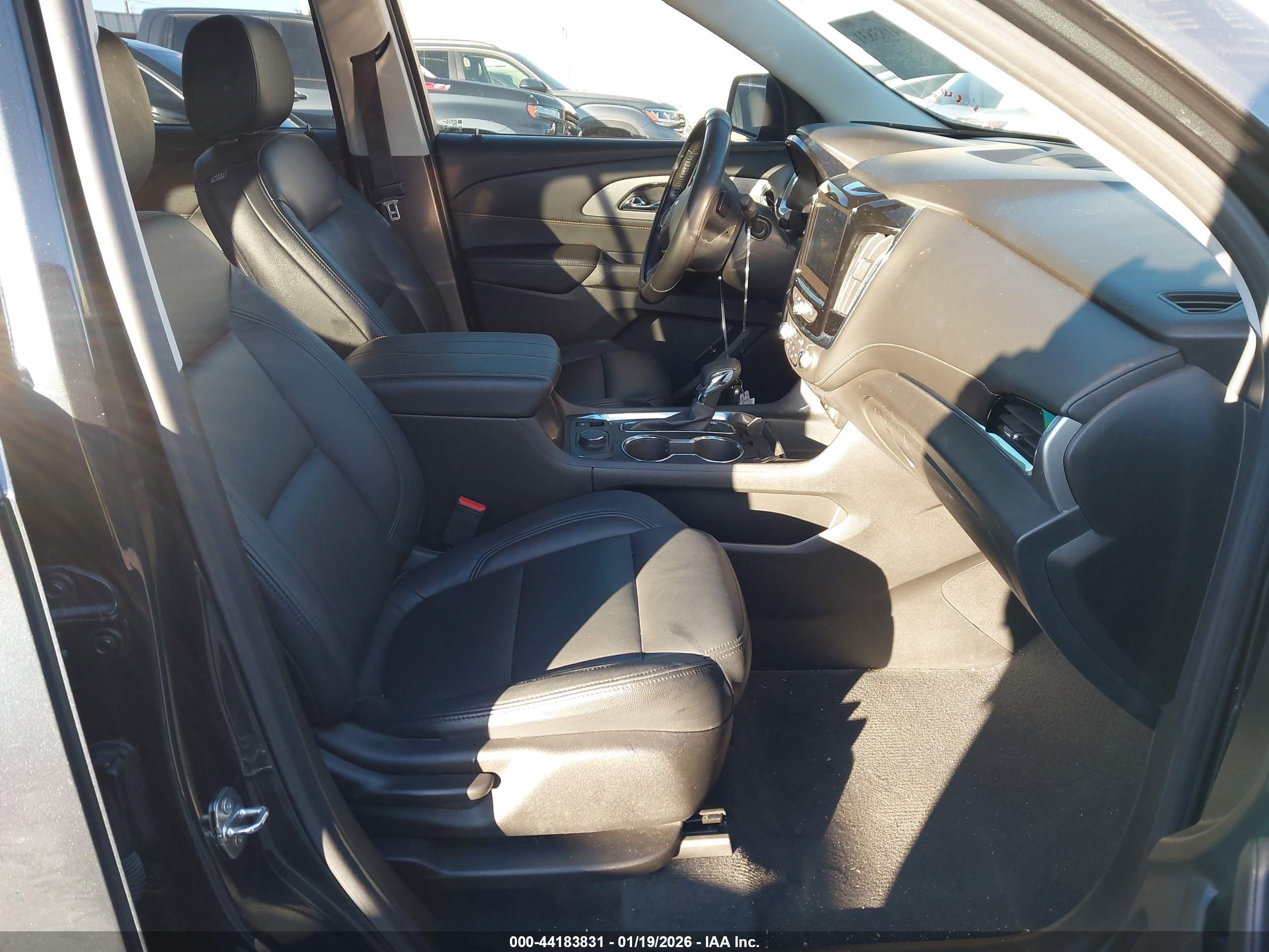 CHEVROLET TRAVERSE image 5