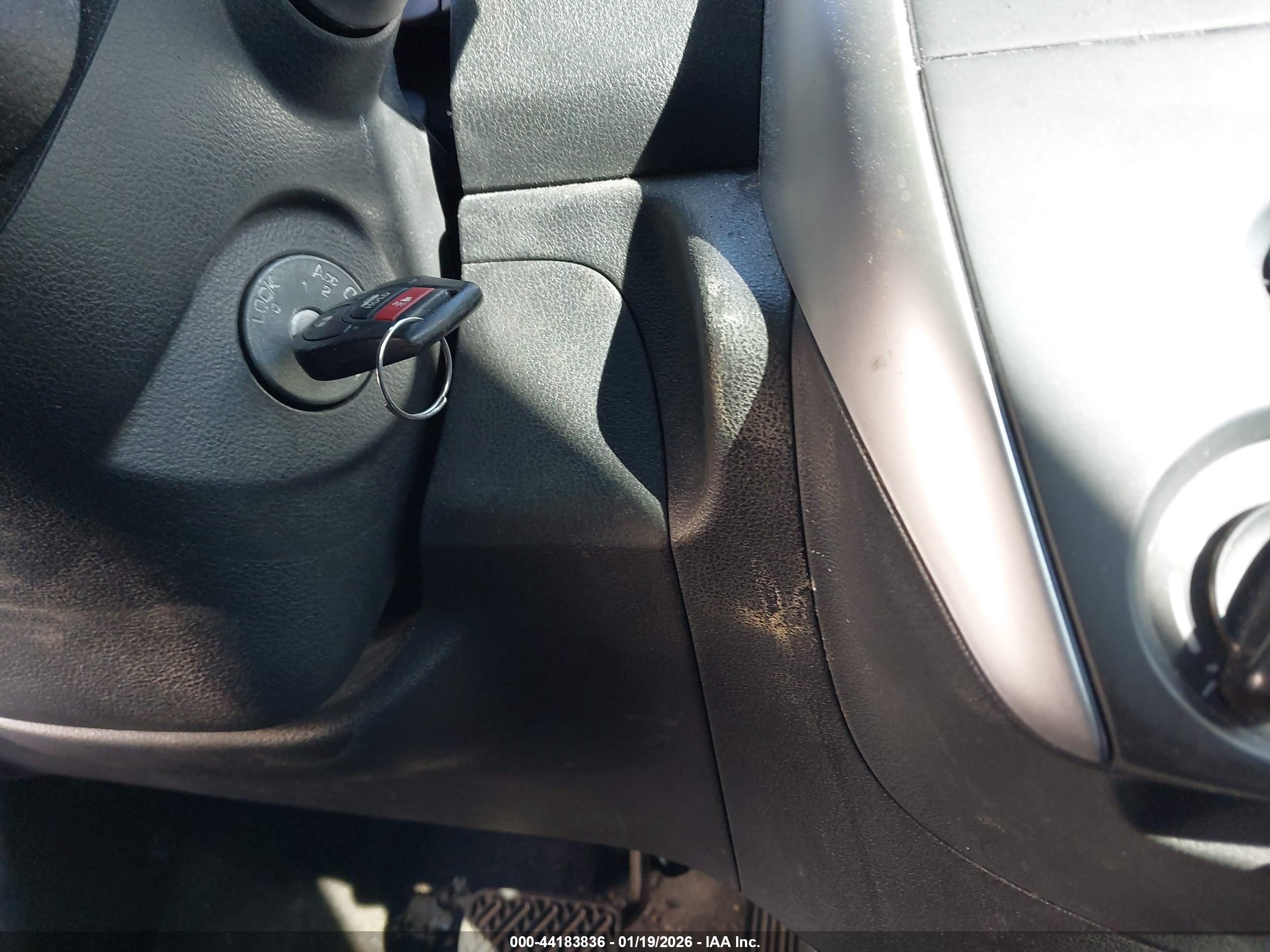 NISSAN VERSA image 11