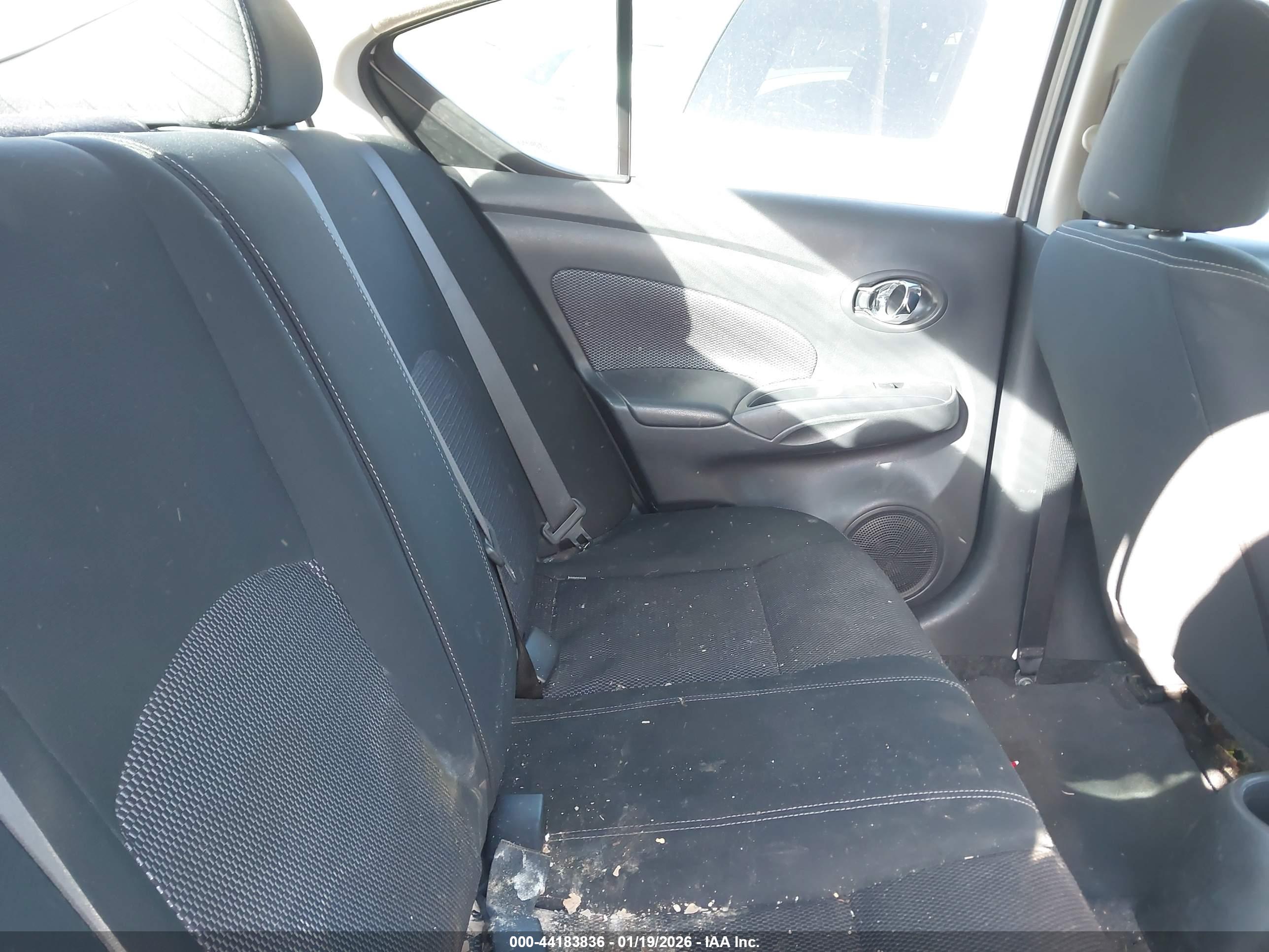 NISSAN VERSA image 8