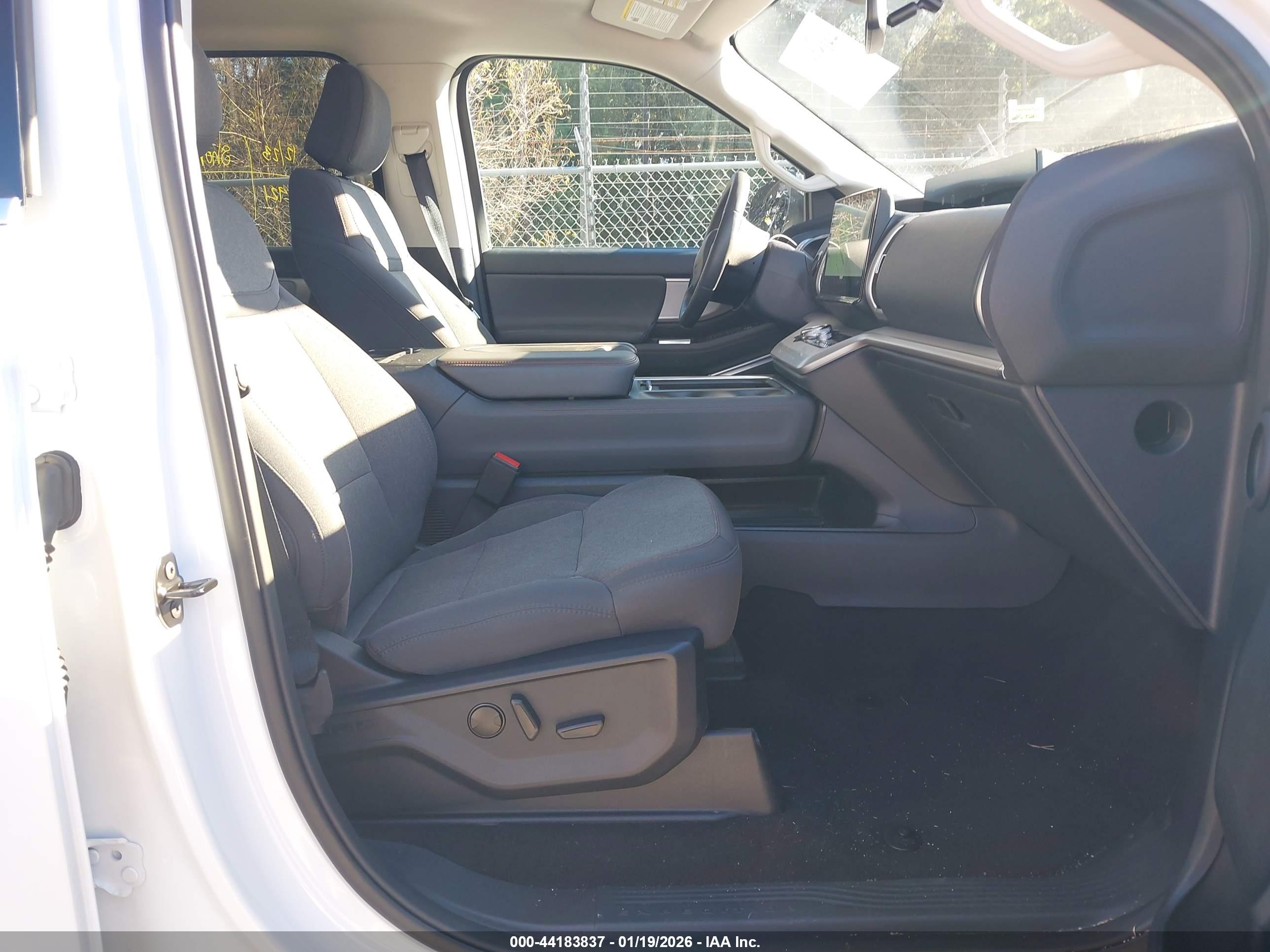 FORD EXPEDITION image 5
