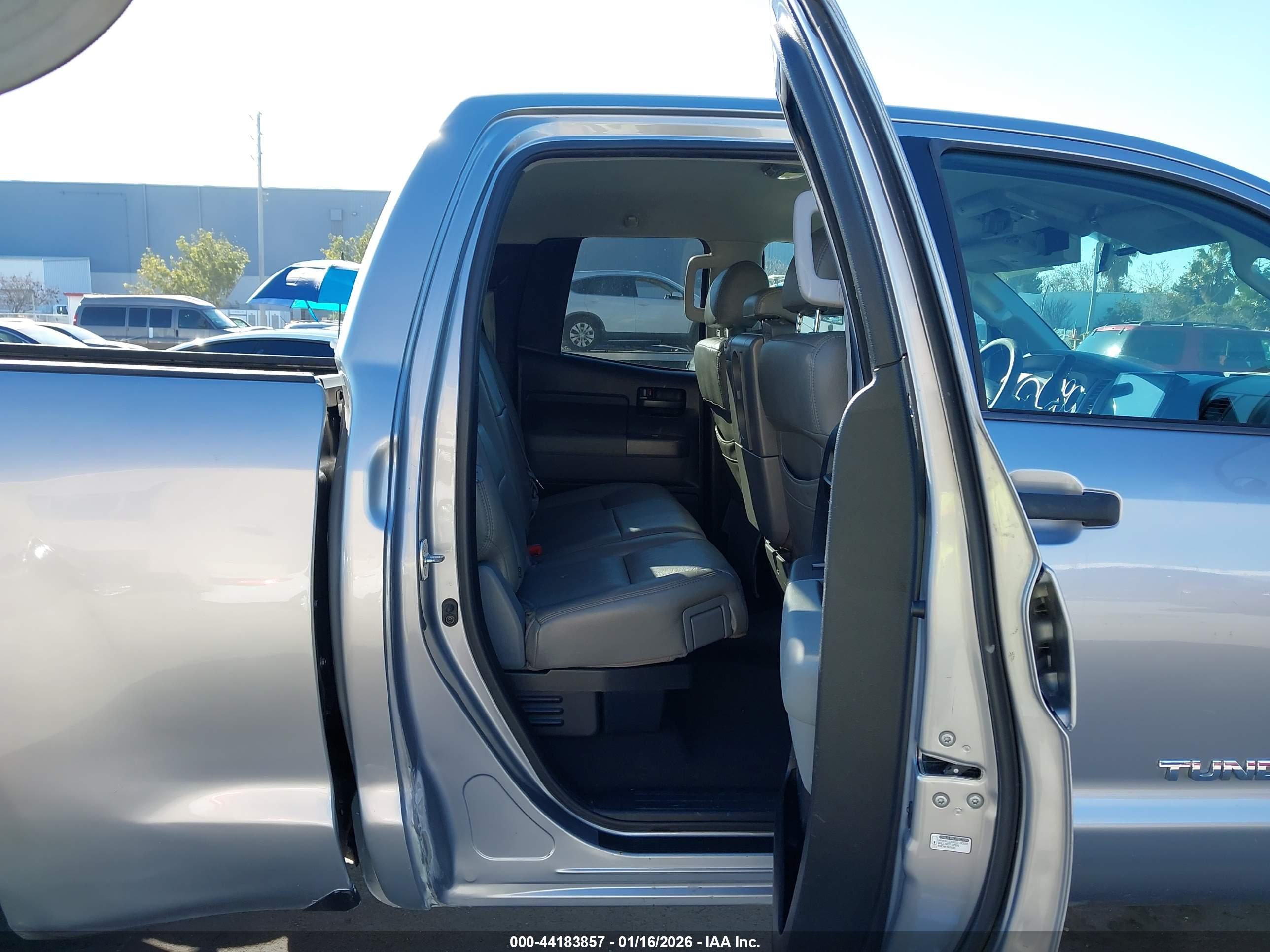 TOYOTA TUNDRA image 8