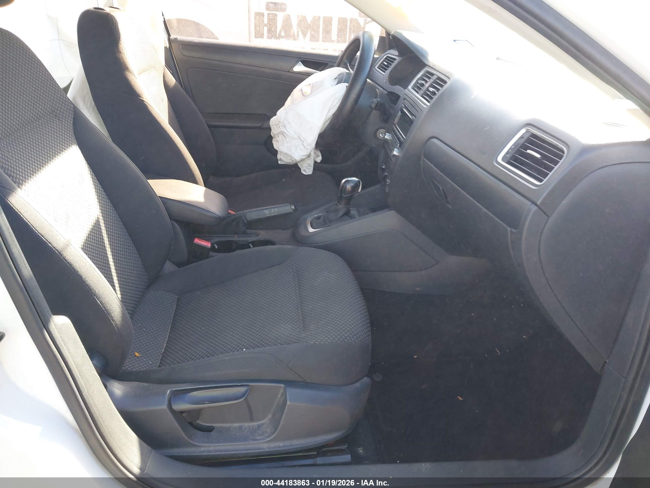 VOLKSWAGEN JETTA image 5