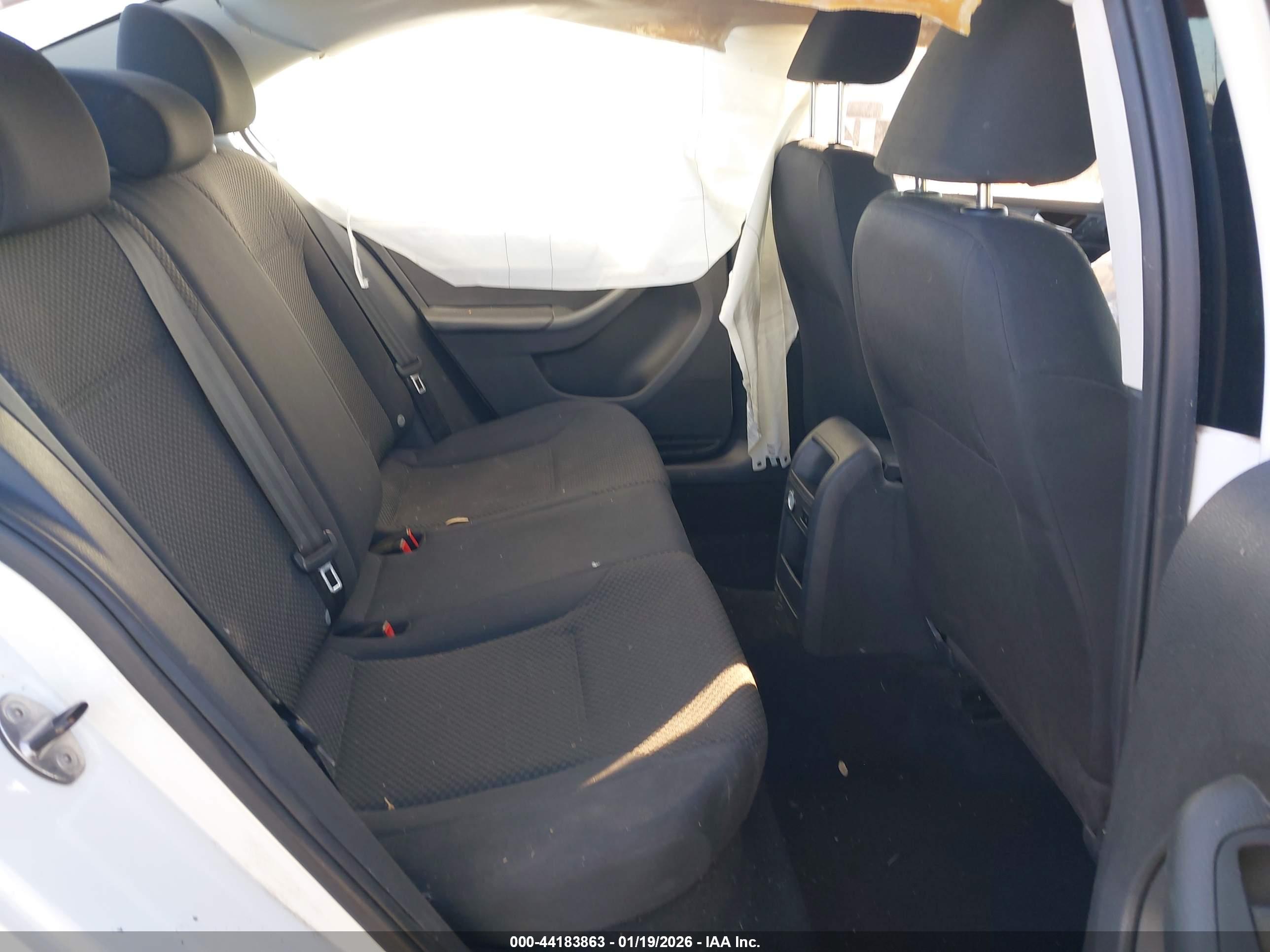 VOLKSWAGEN JETTA image 8