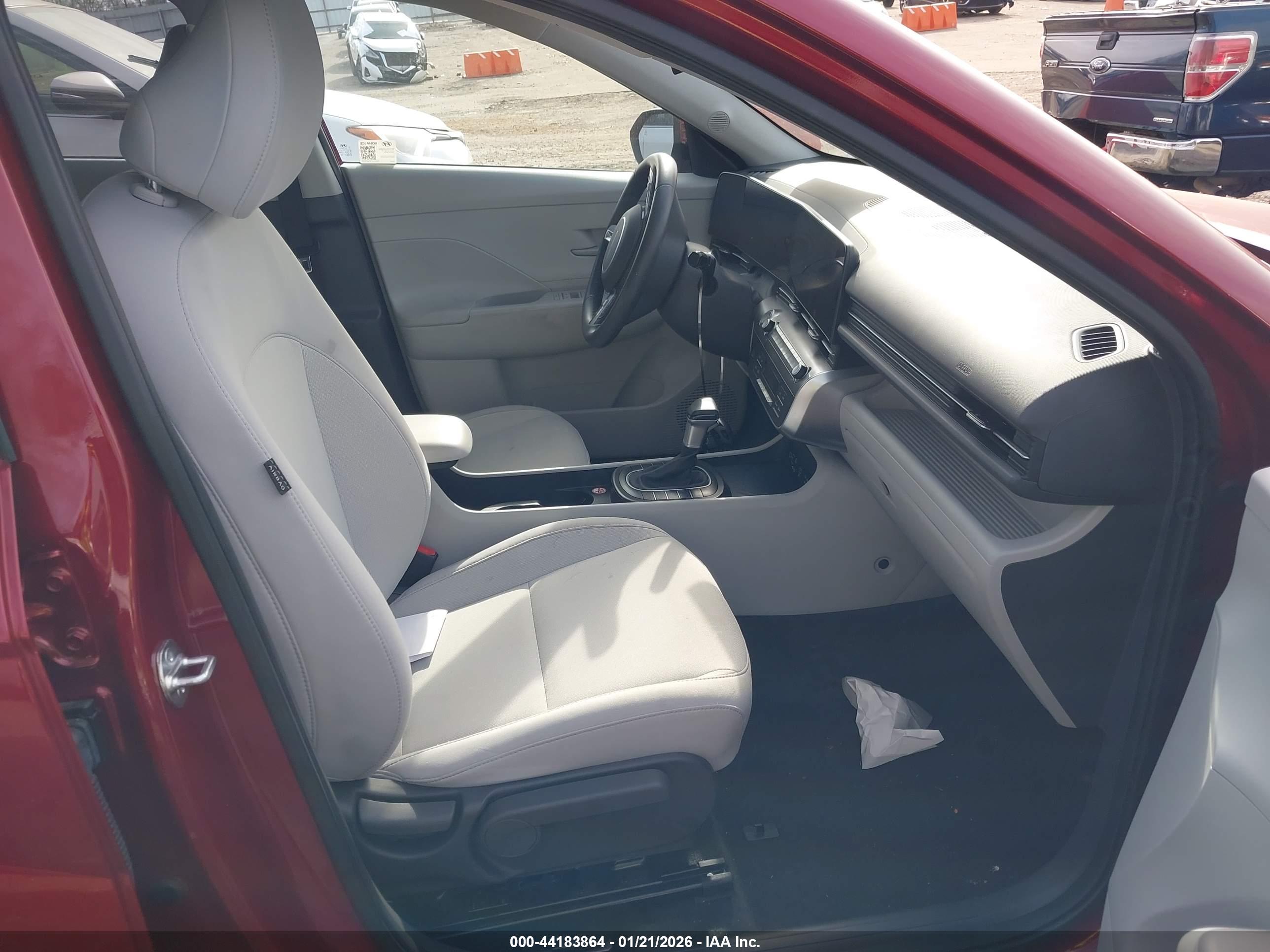 HYUNDAI KONA image 5