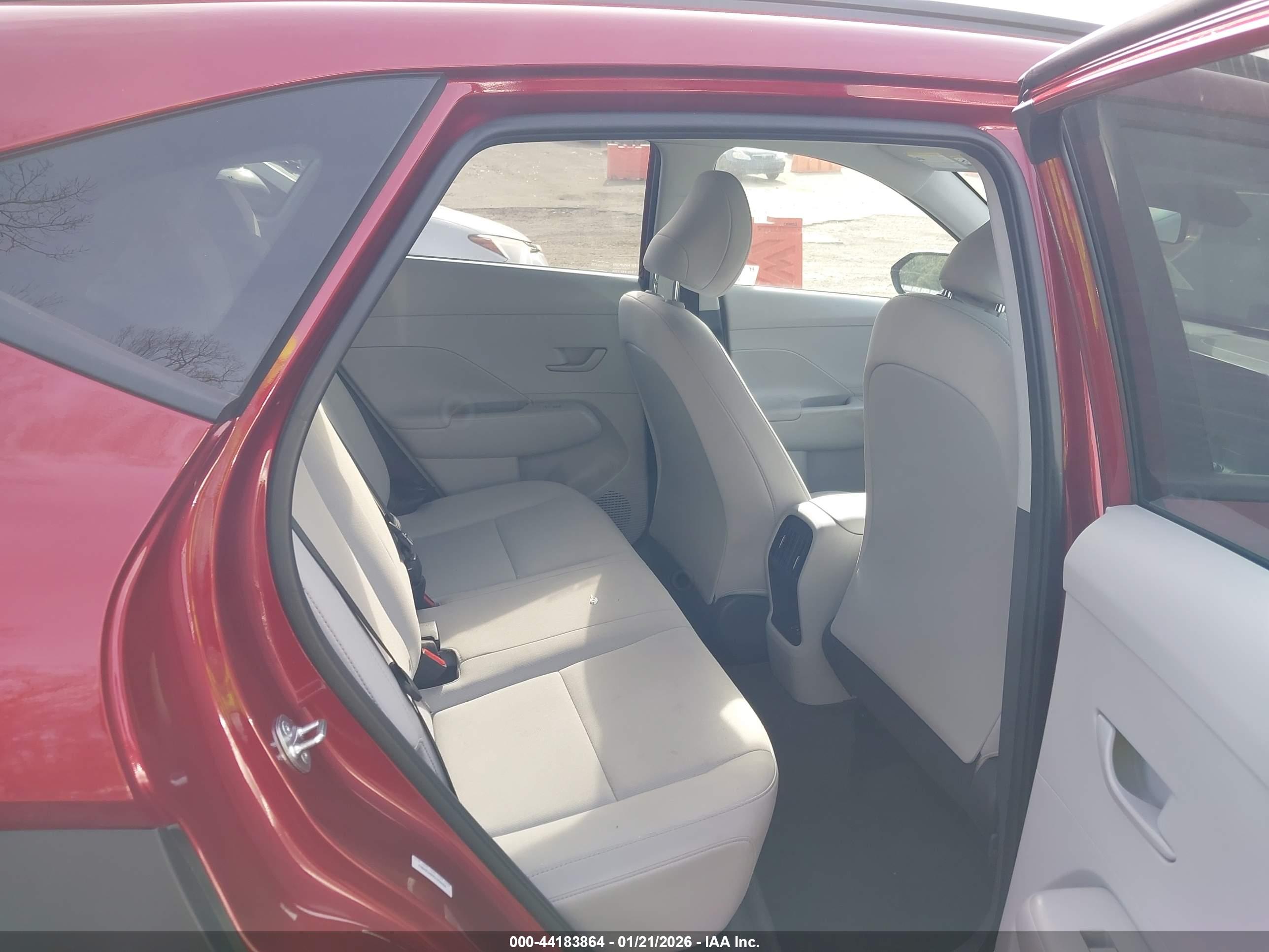 HYUNDAI KONA image 8