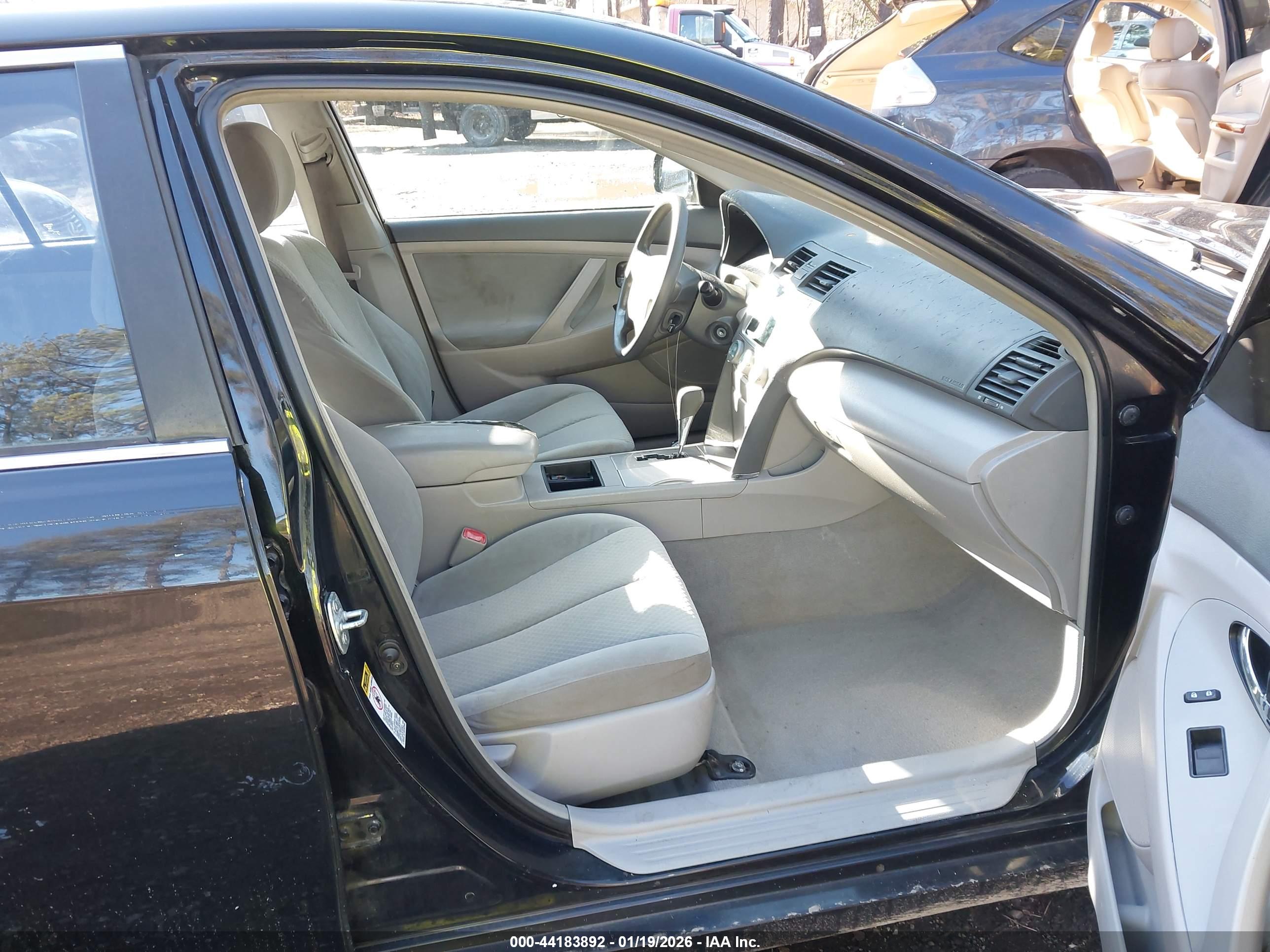 TOYOTA CAMRY image 5