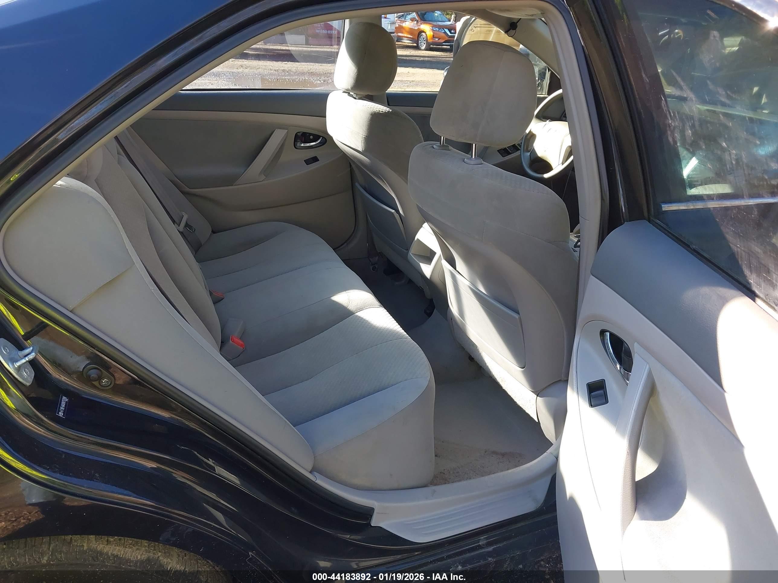 TOYOTA CAMRY image 8