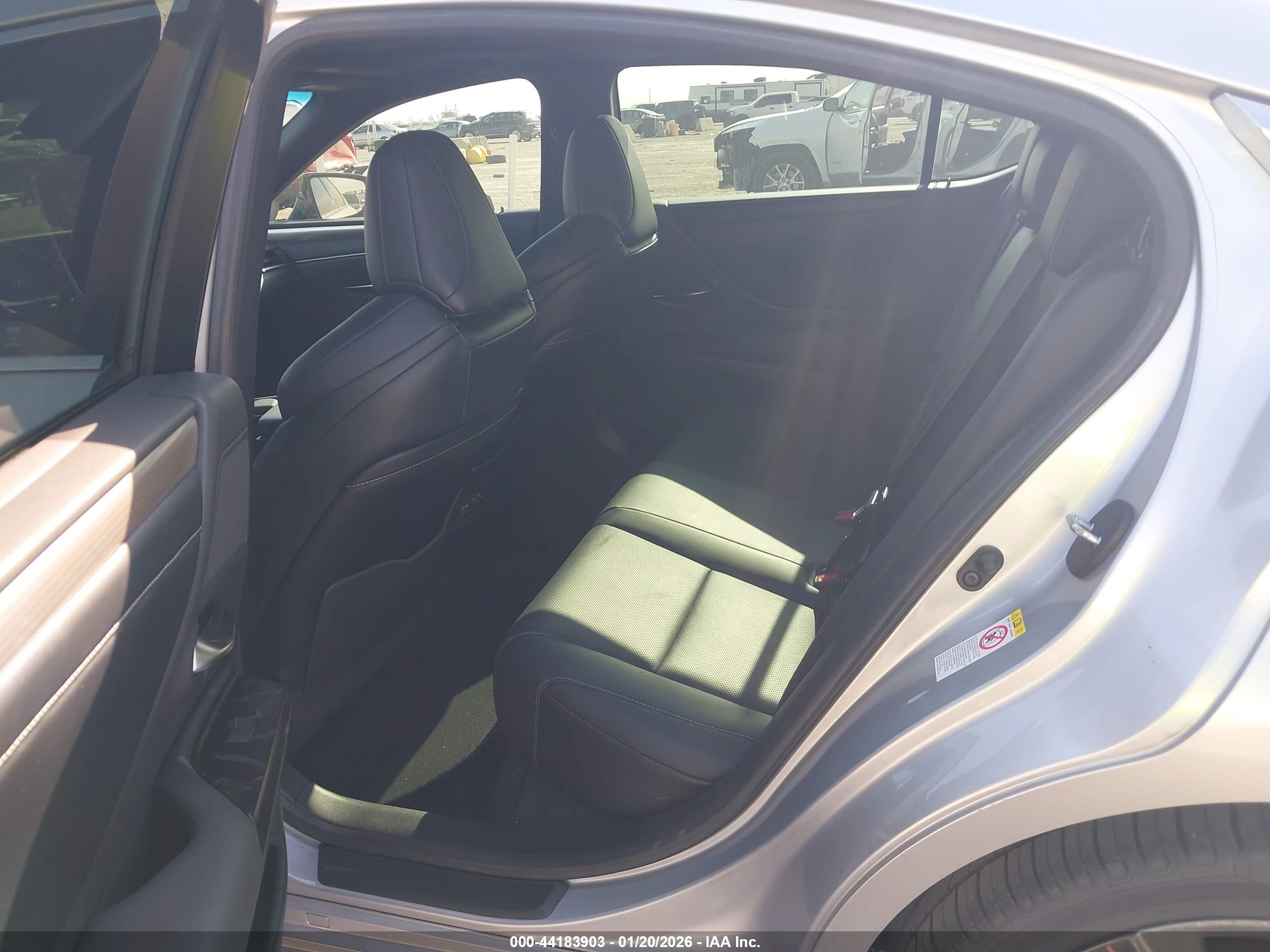 LEXUS ES image 8