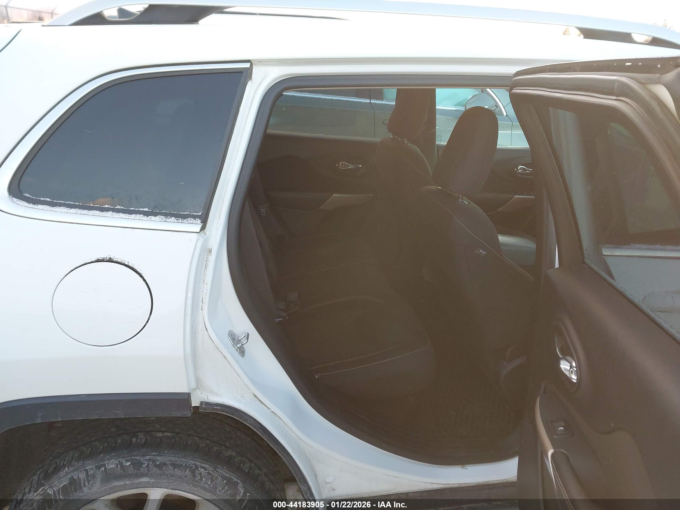 JEEP CHEROKEE image 8