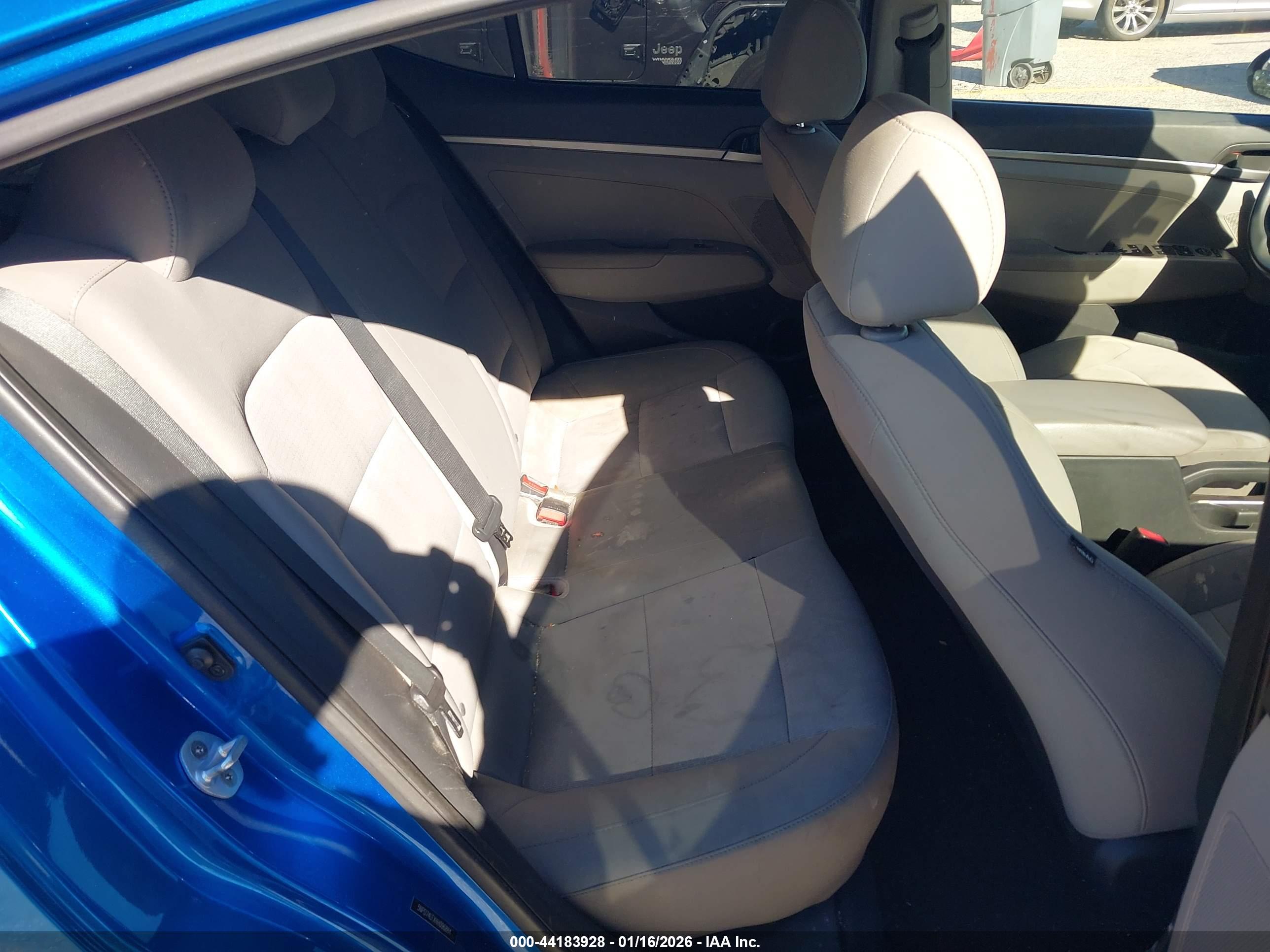 HYUNDAI ELANTRA image 8