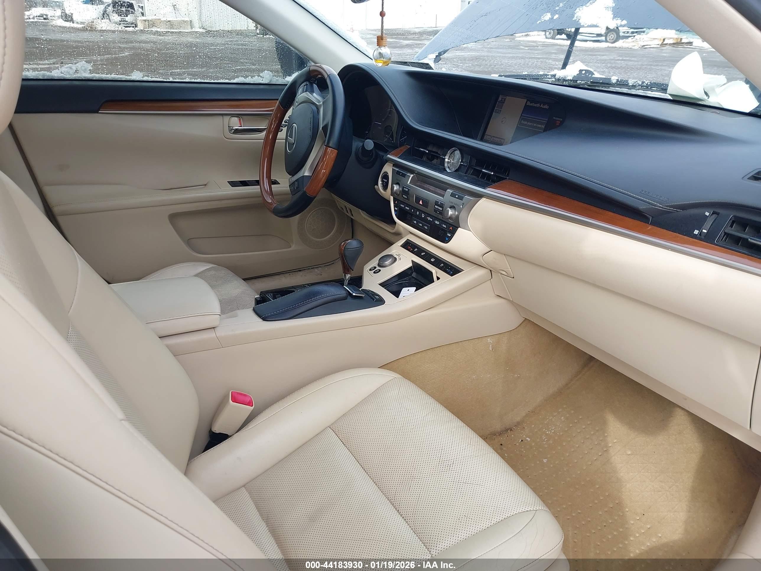 LEXUS ES image 5
