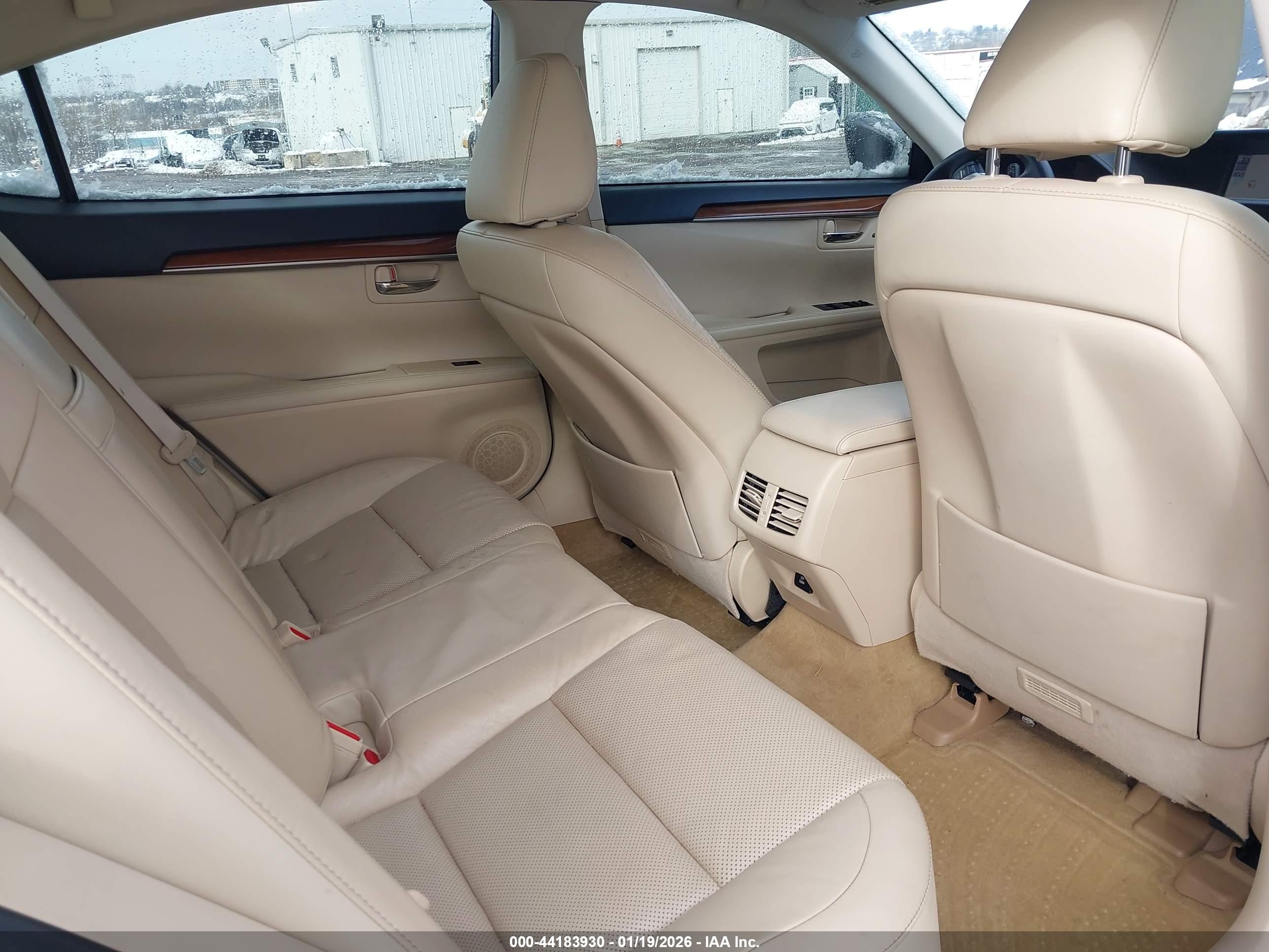 LEXUS ES image 8