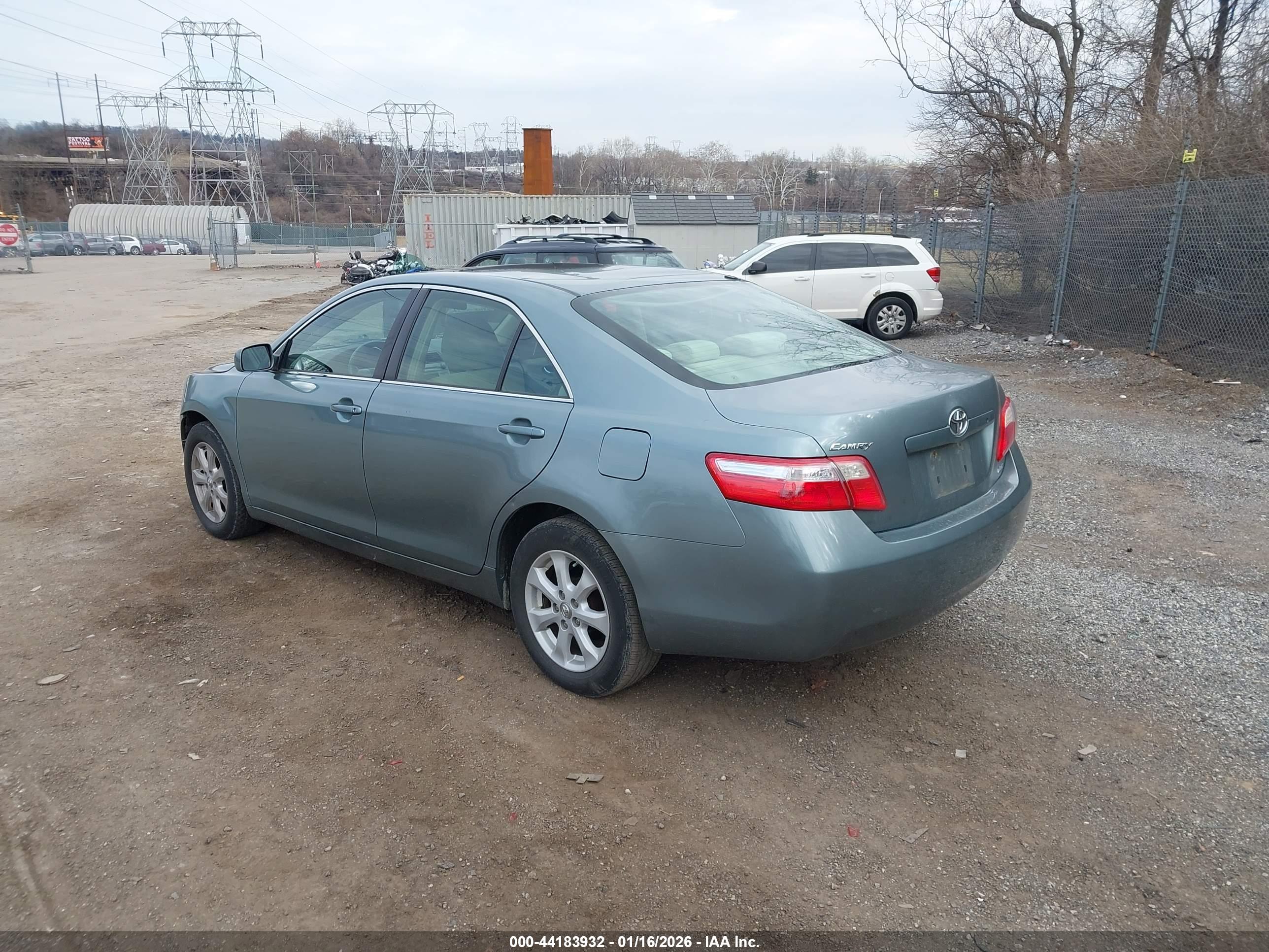TOYOTA CAMRY image 3