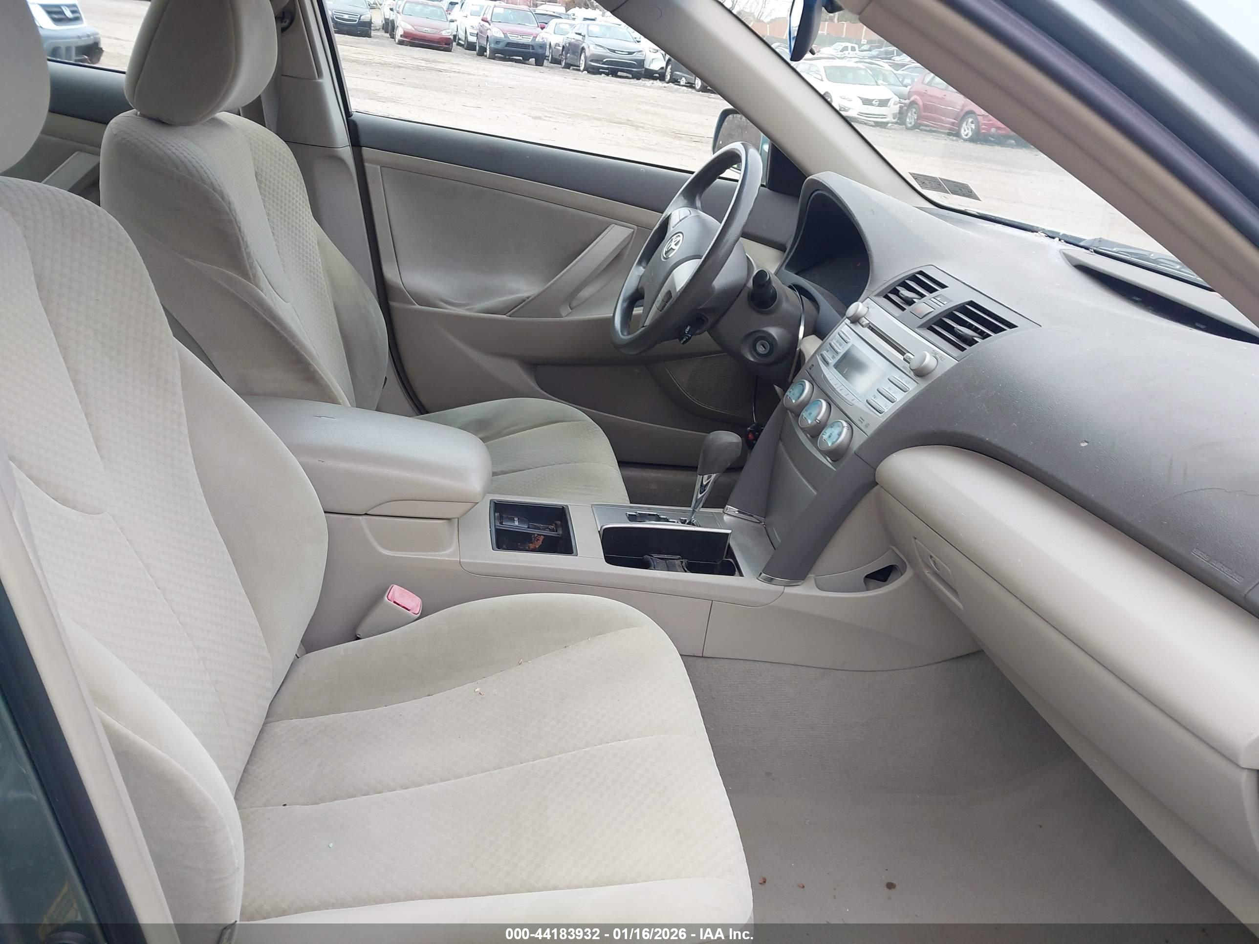 TOYOTA CAMRY image 5
