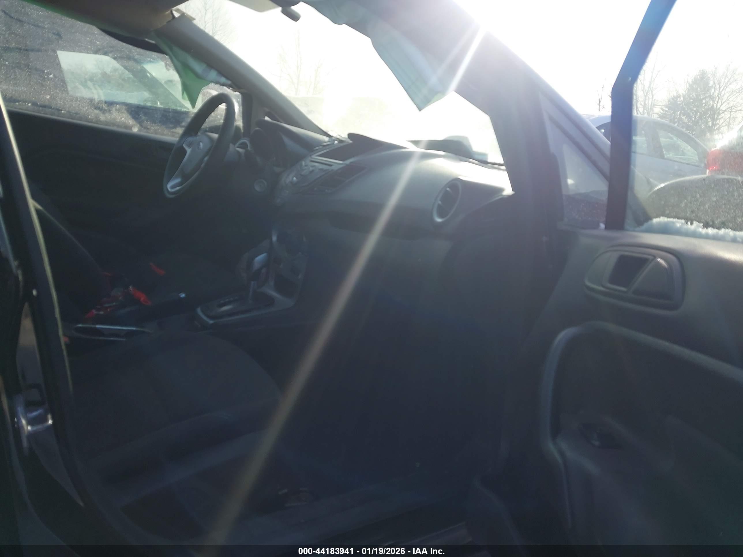 FORD FIESTA image 5