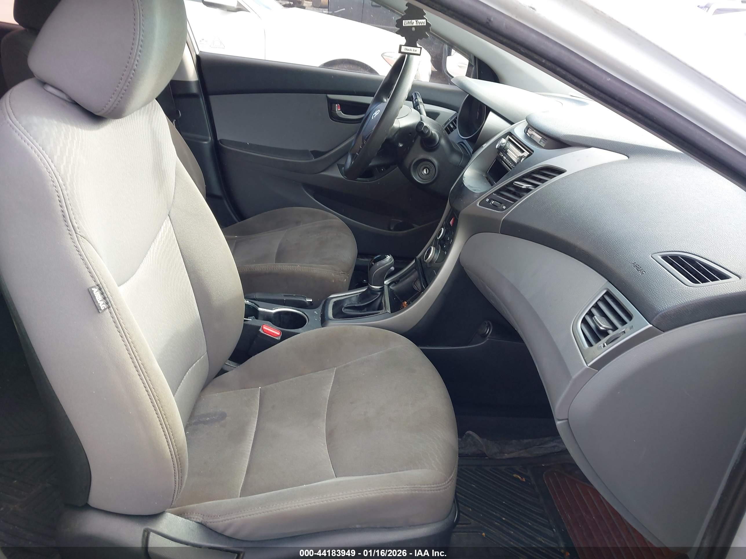 HYUNDAI ELANTRA image 5
