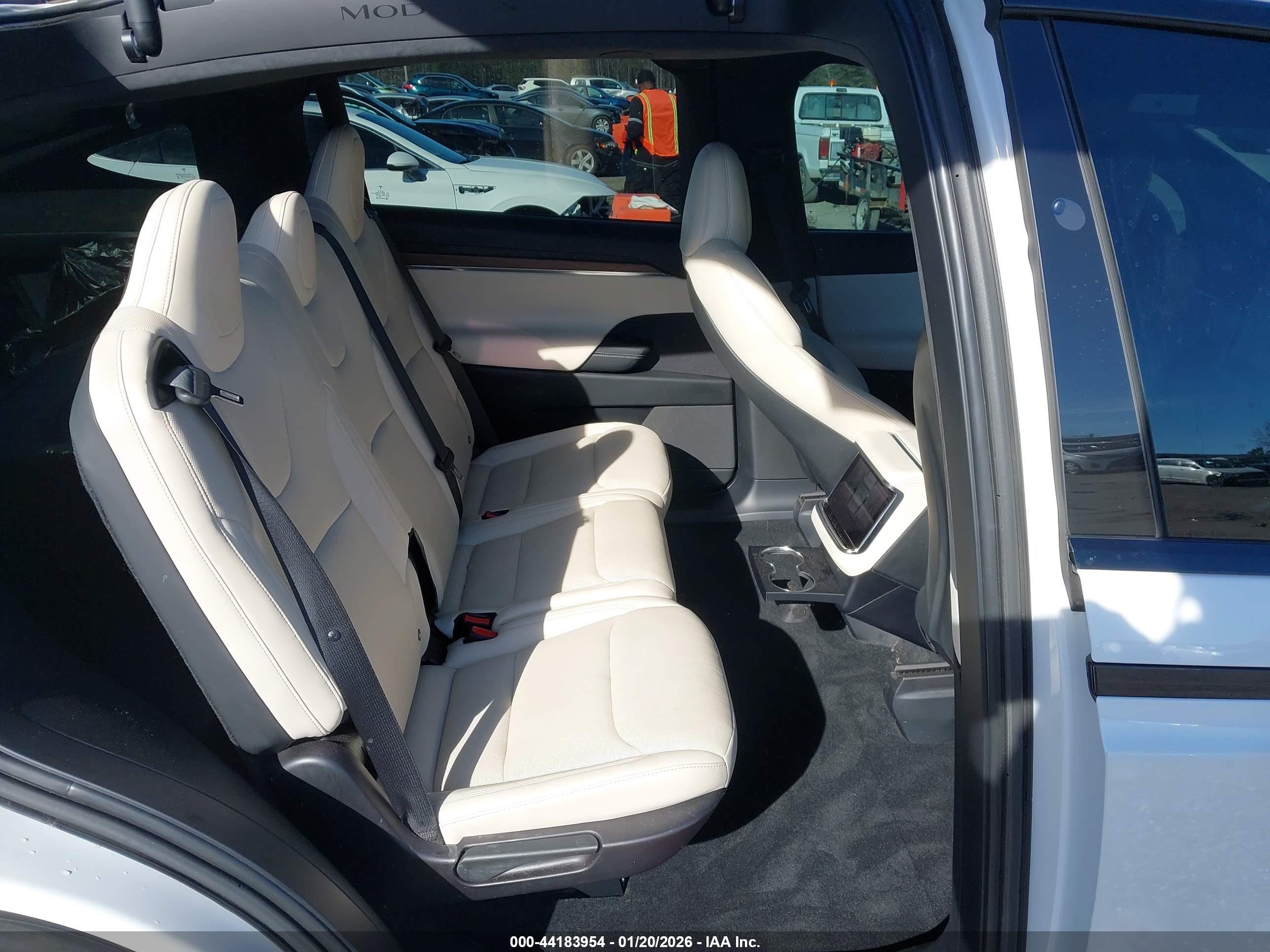 TESLA MODEL image 8