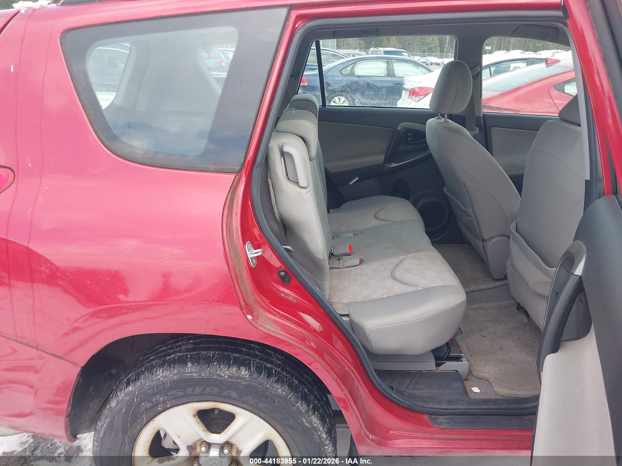 TOYOTA RAV4 image 8
