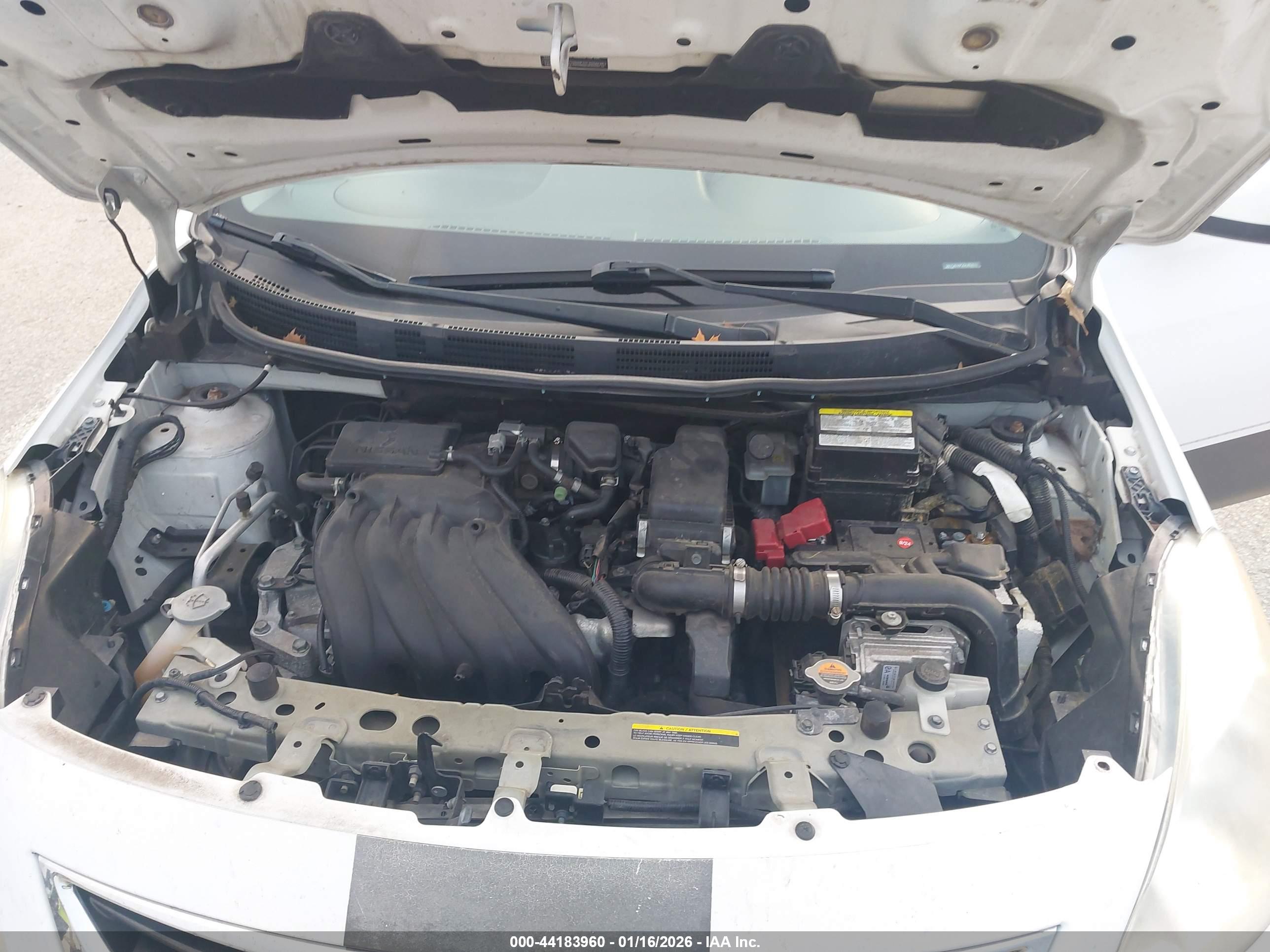 NISSAN VERSA image 10