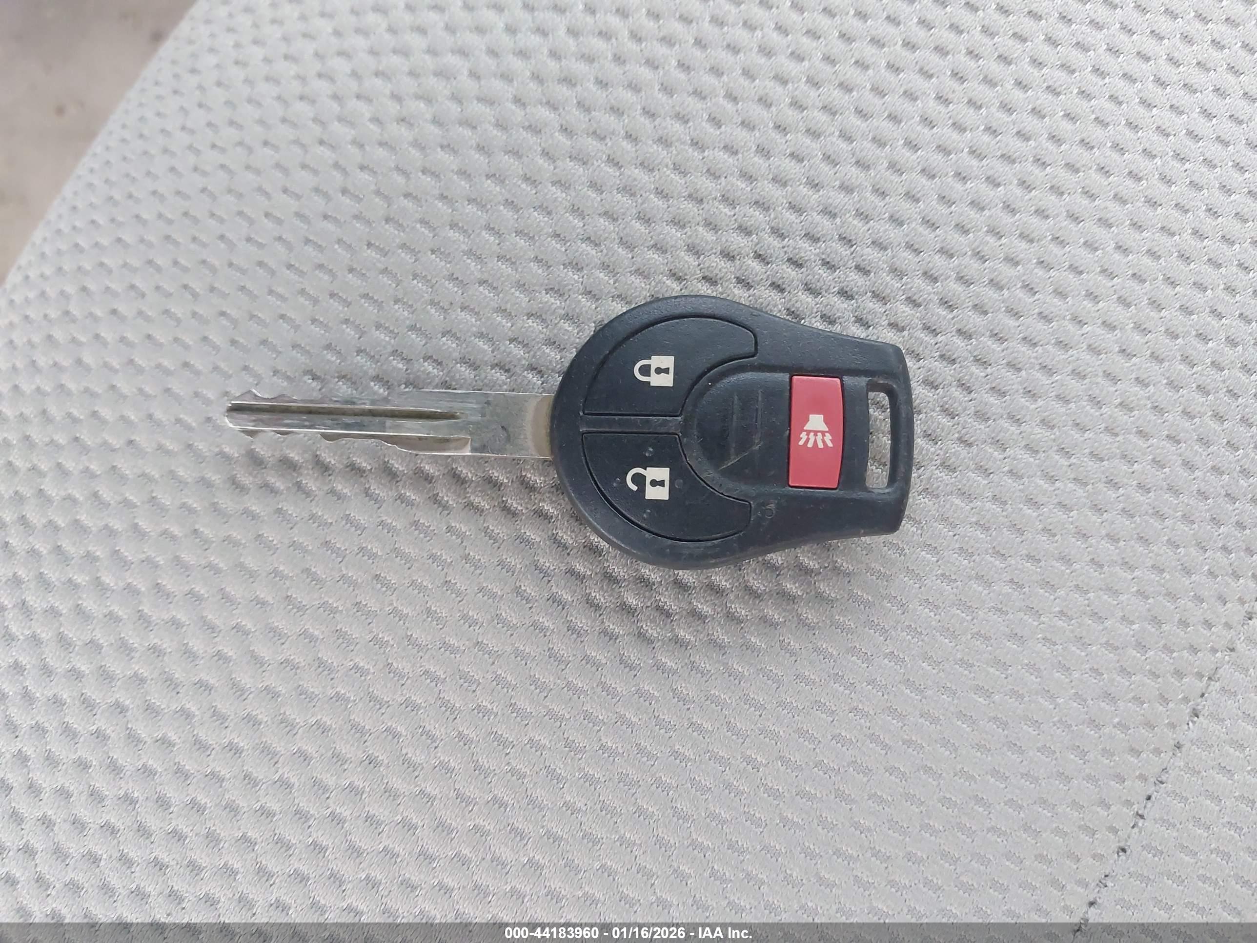 NISSAN VERSA image 11