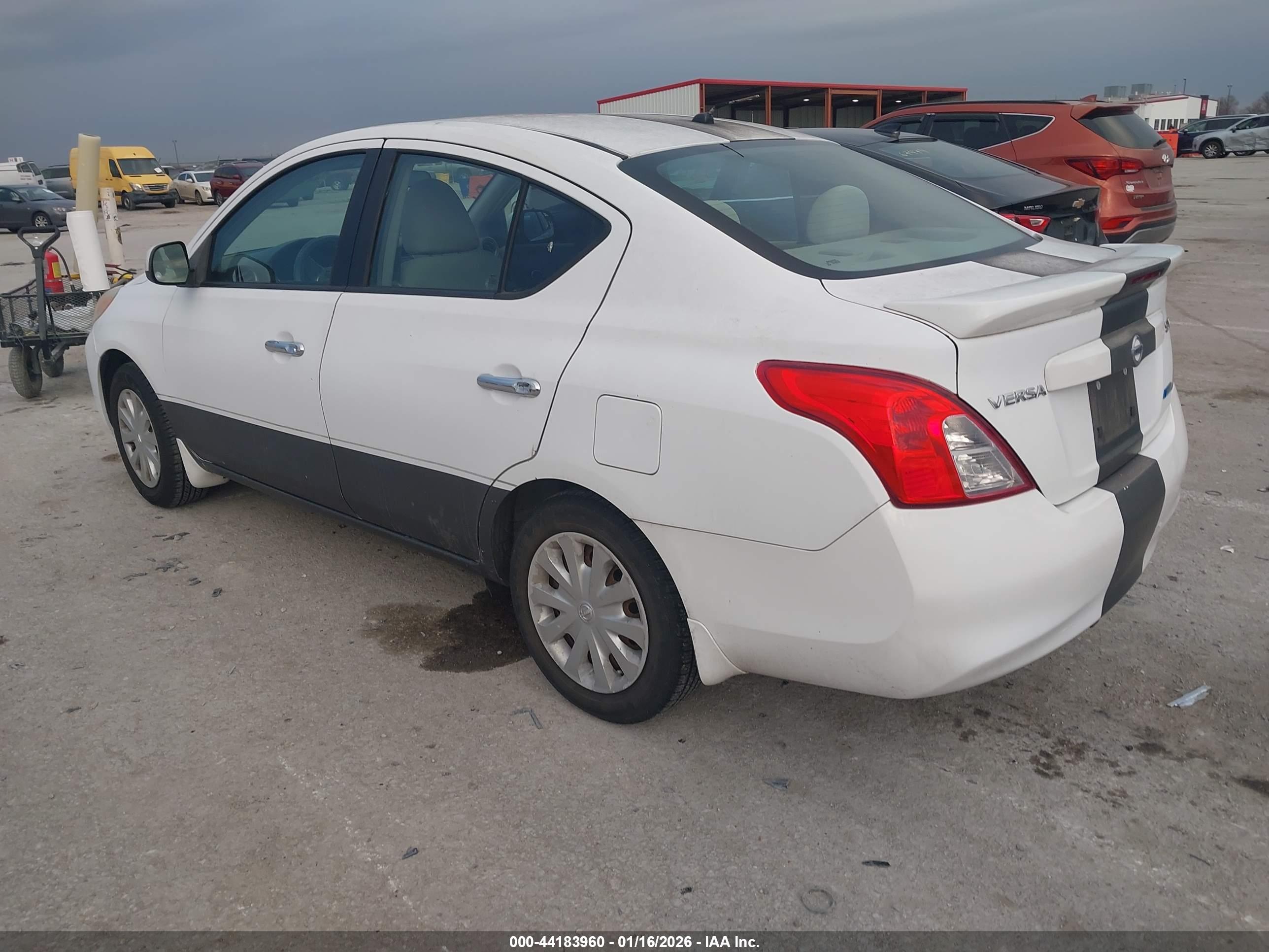 NISSAN VERSA image 3