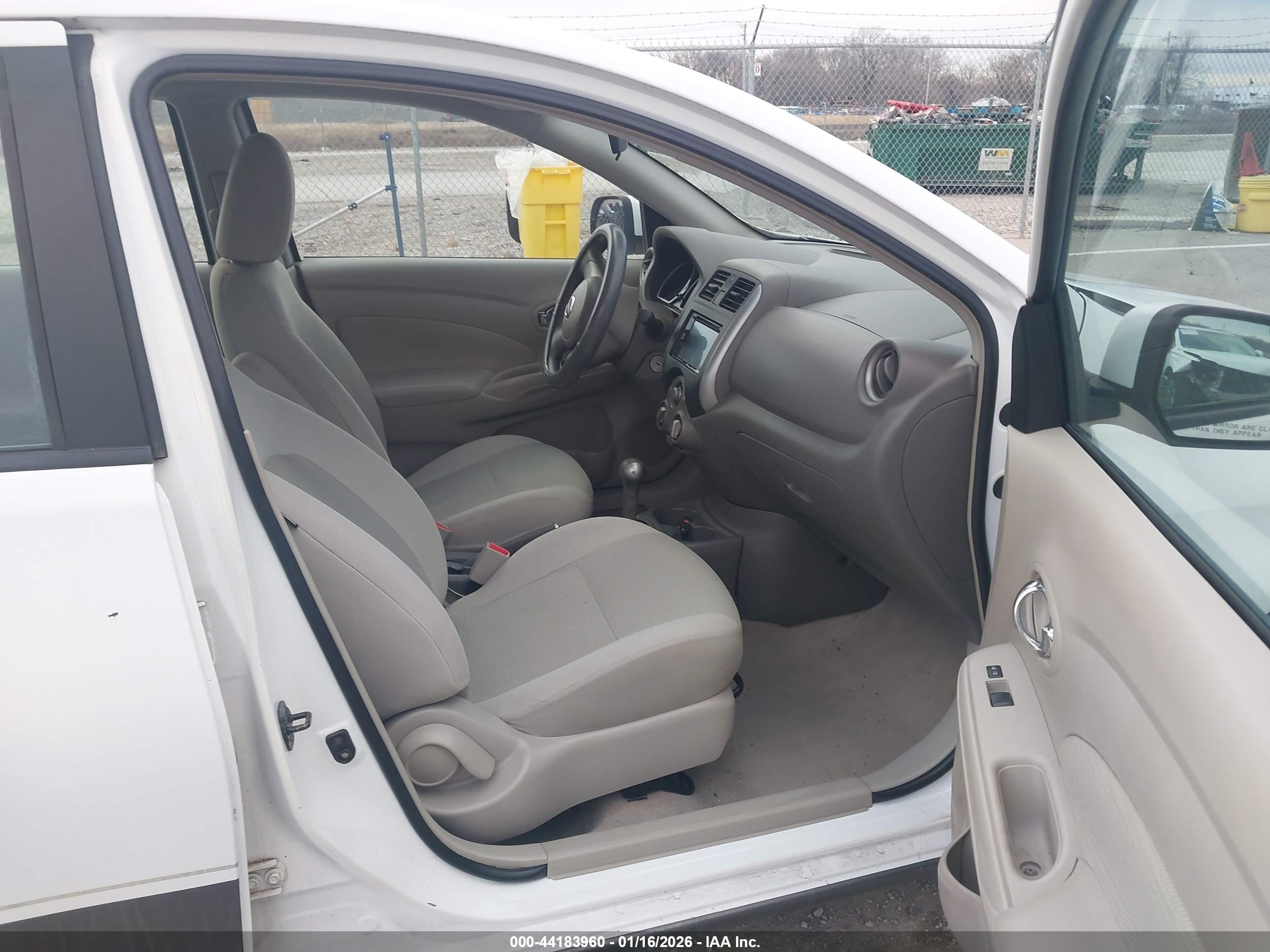 NISSAN VERSA image 5