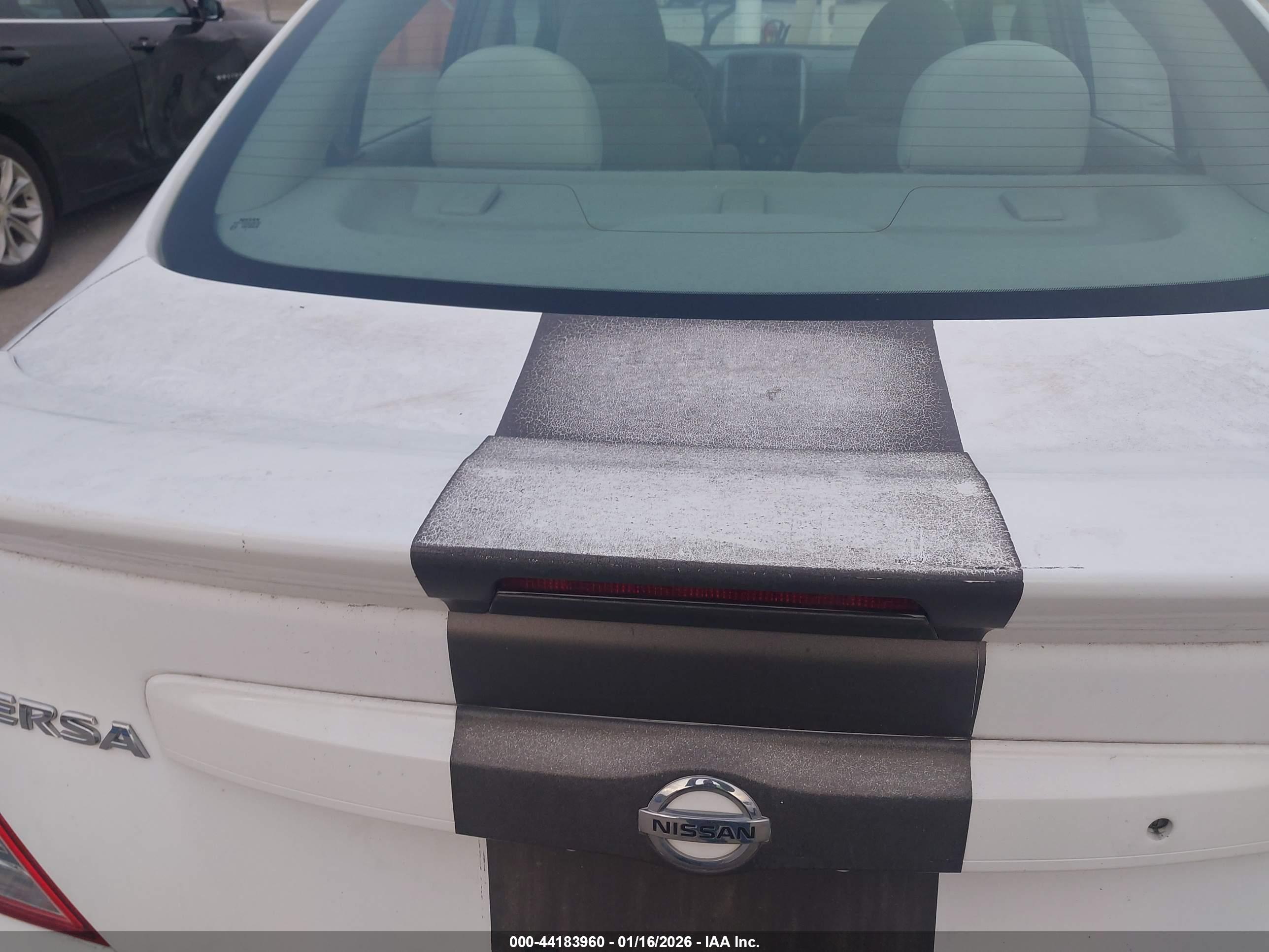 NISSAN VERSA image 6