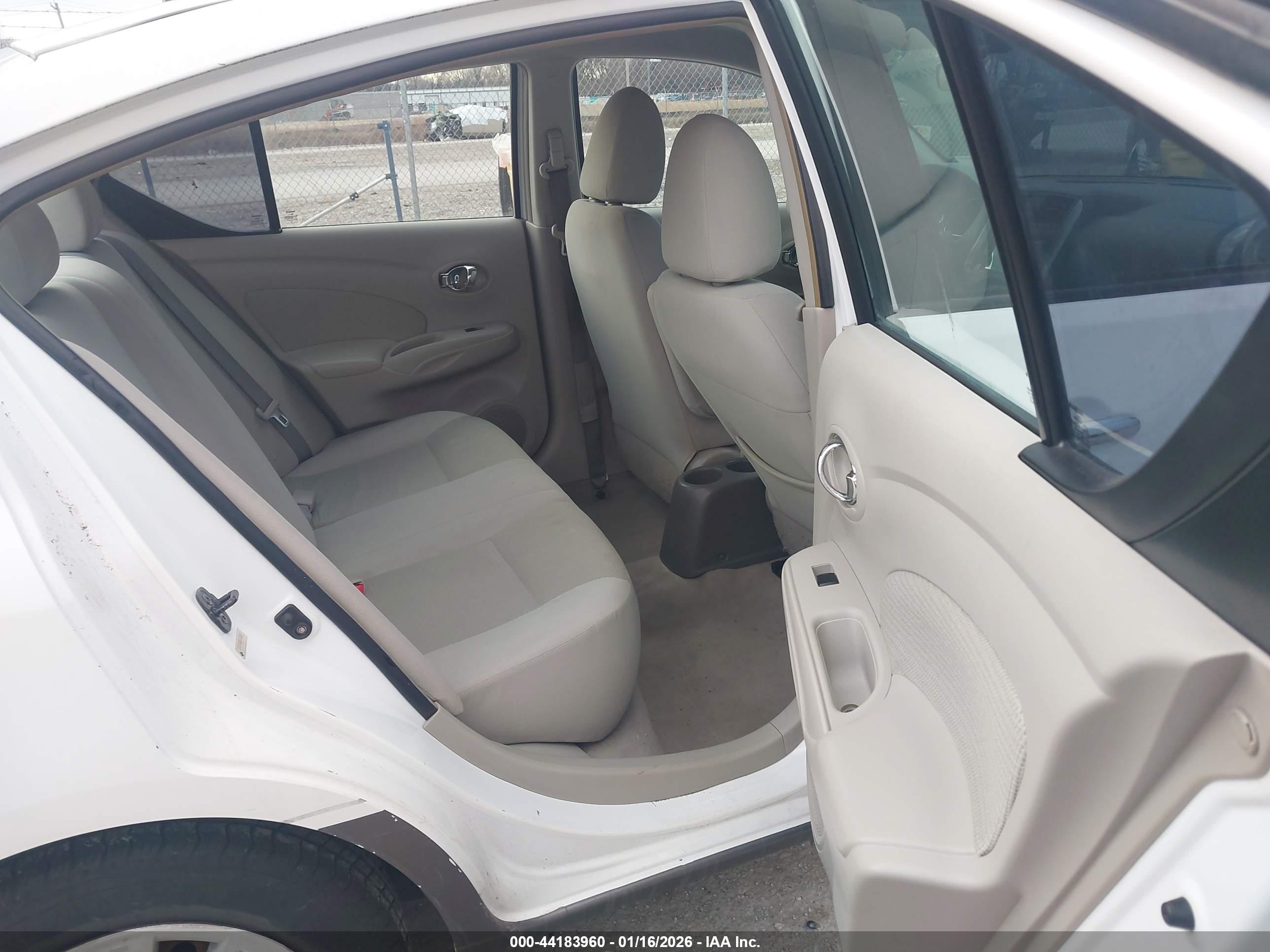 NISSAN VERSA image 8