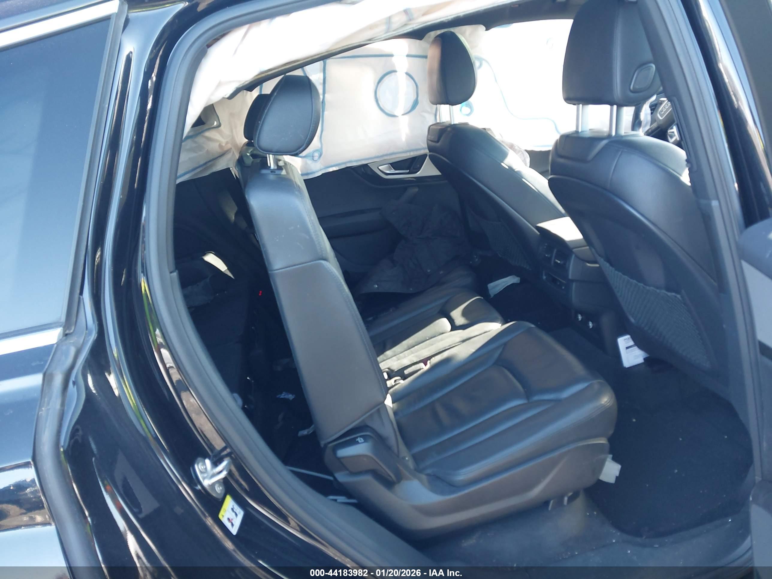 AUDI Q7 image 8