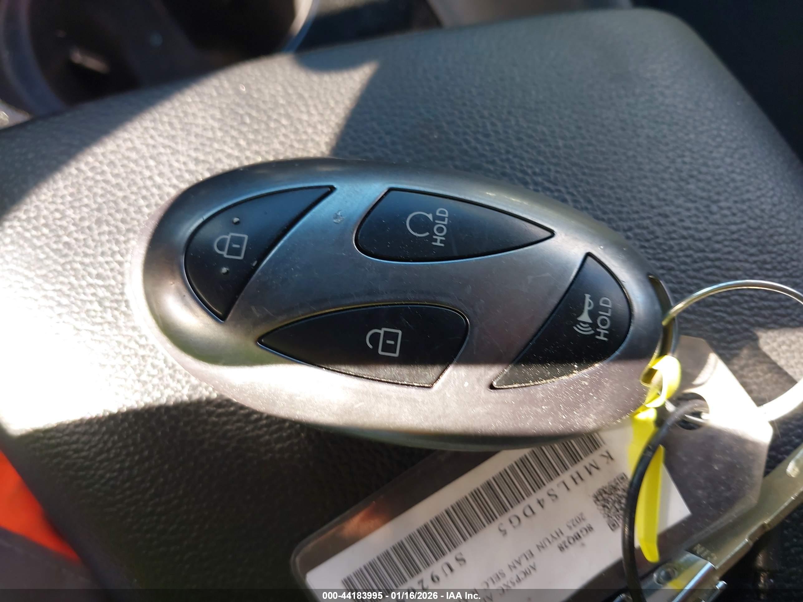 HYUNDAI ELANTRA image 11