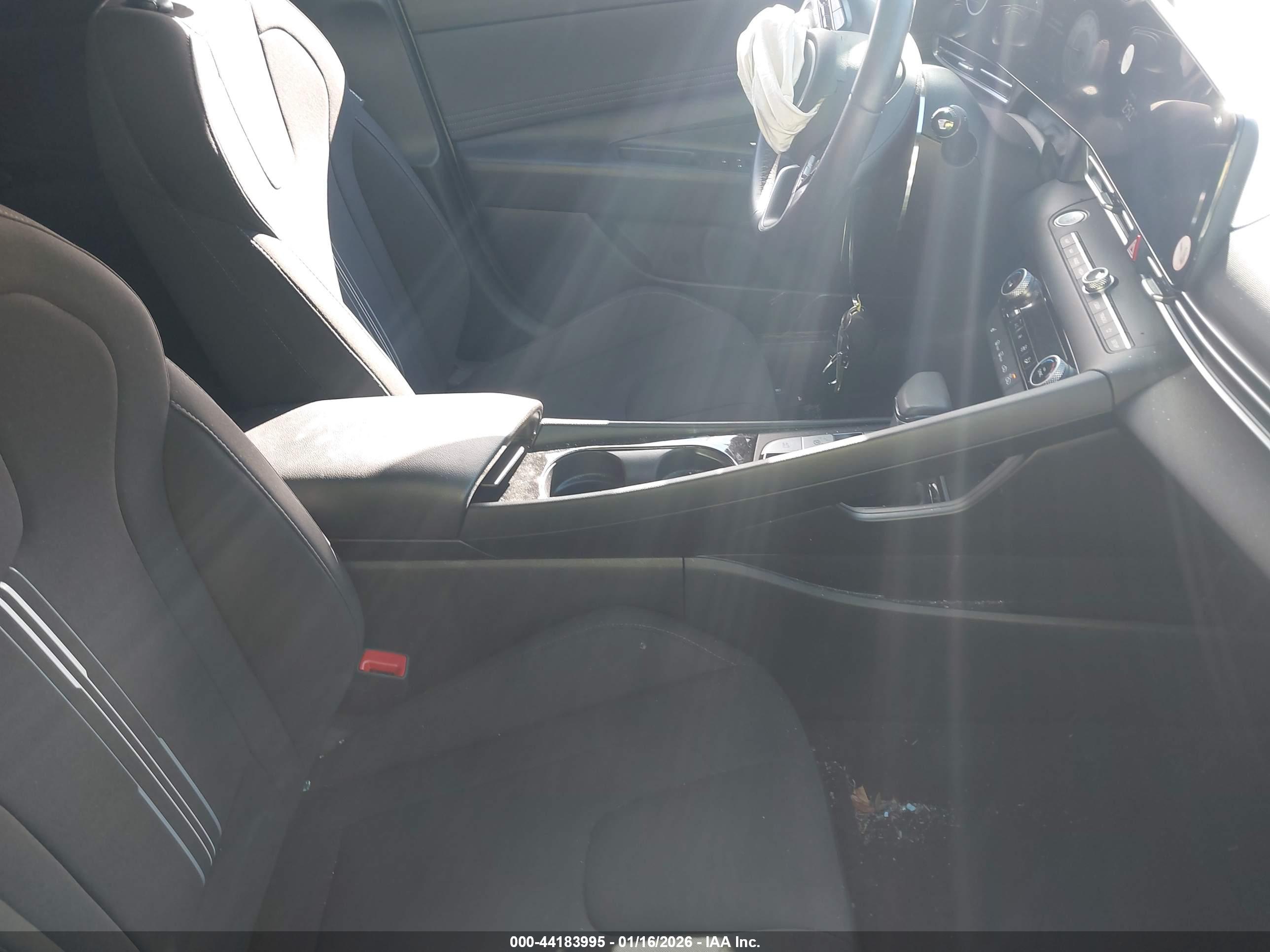 HYUNDAI ELANTRA image 5