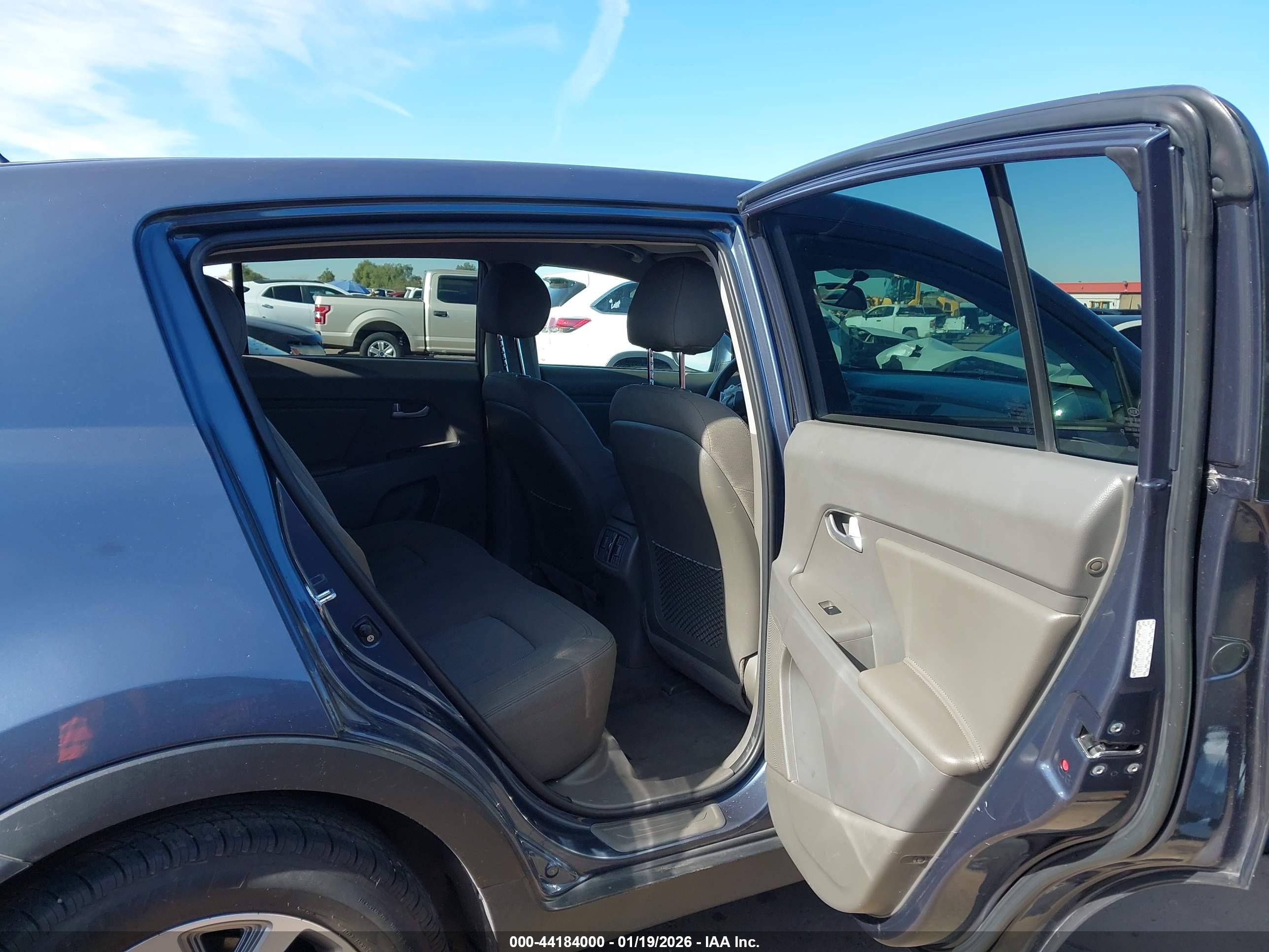 KIA SPORTAGE image 8