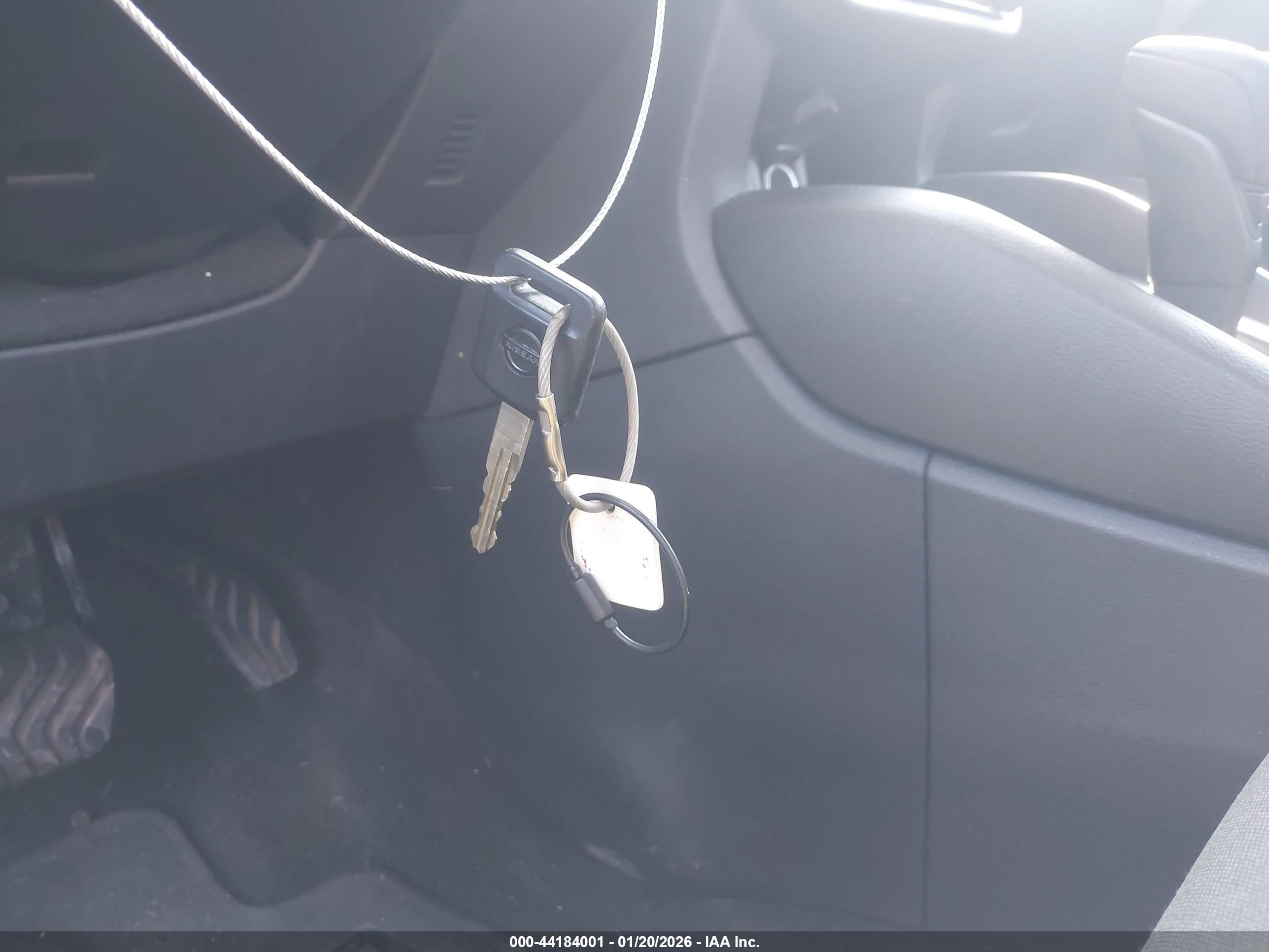 NISSAN VERSA image 11