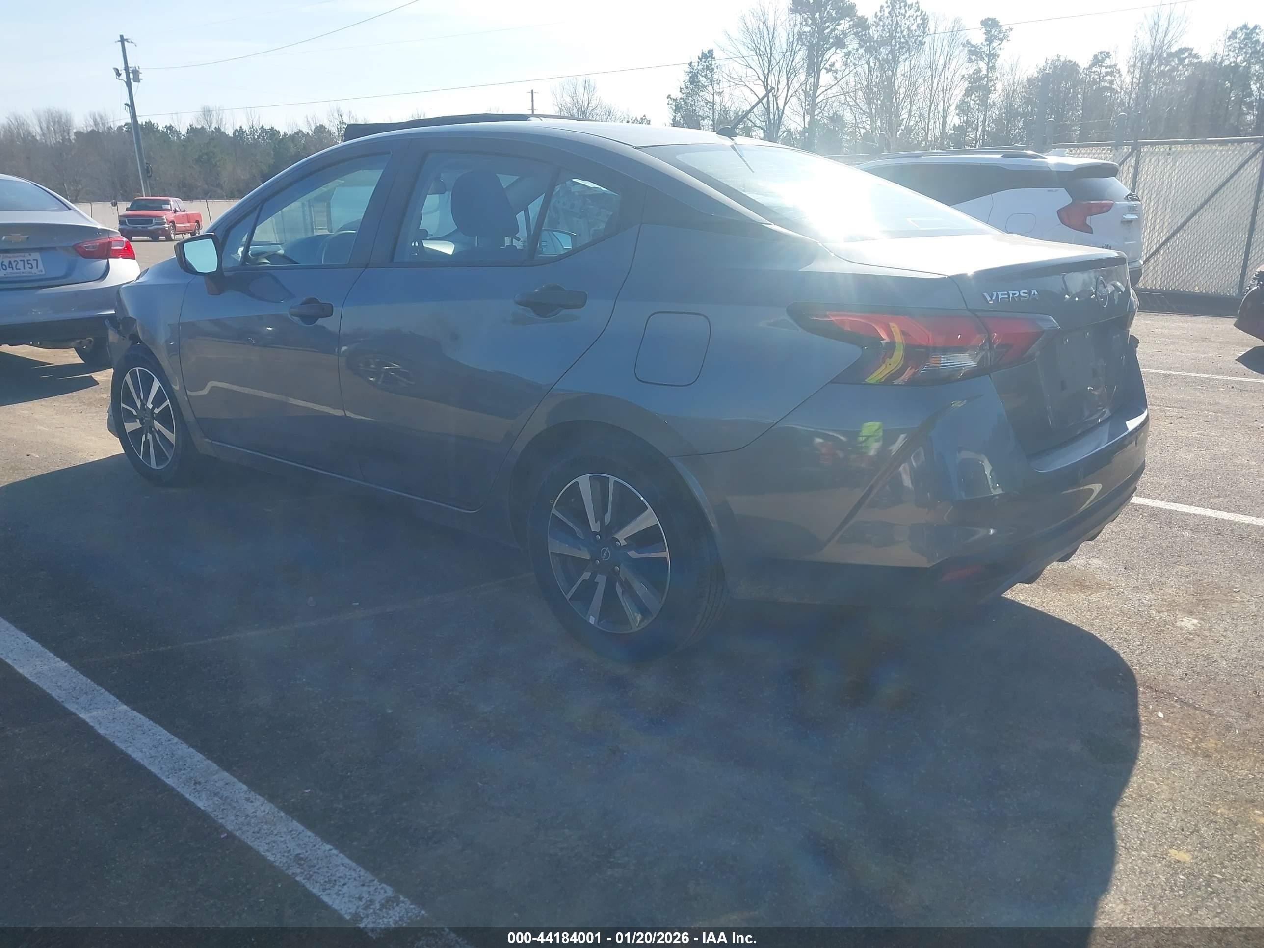 NISSAN VERSA image 3