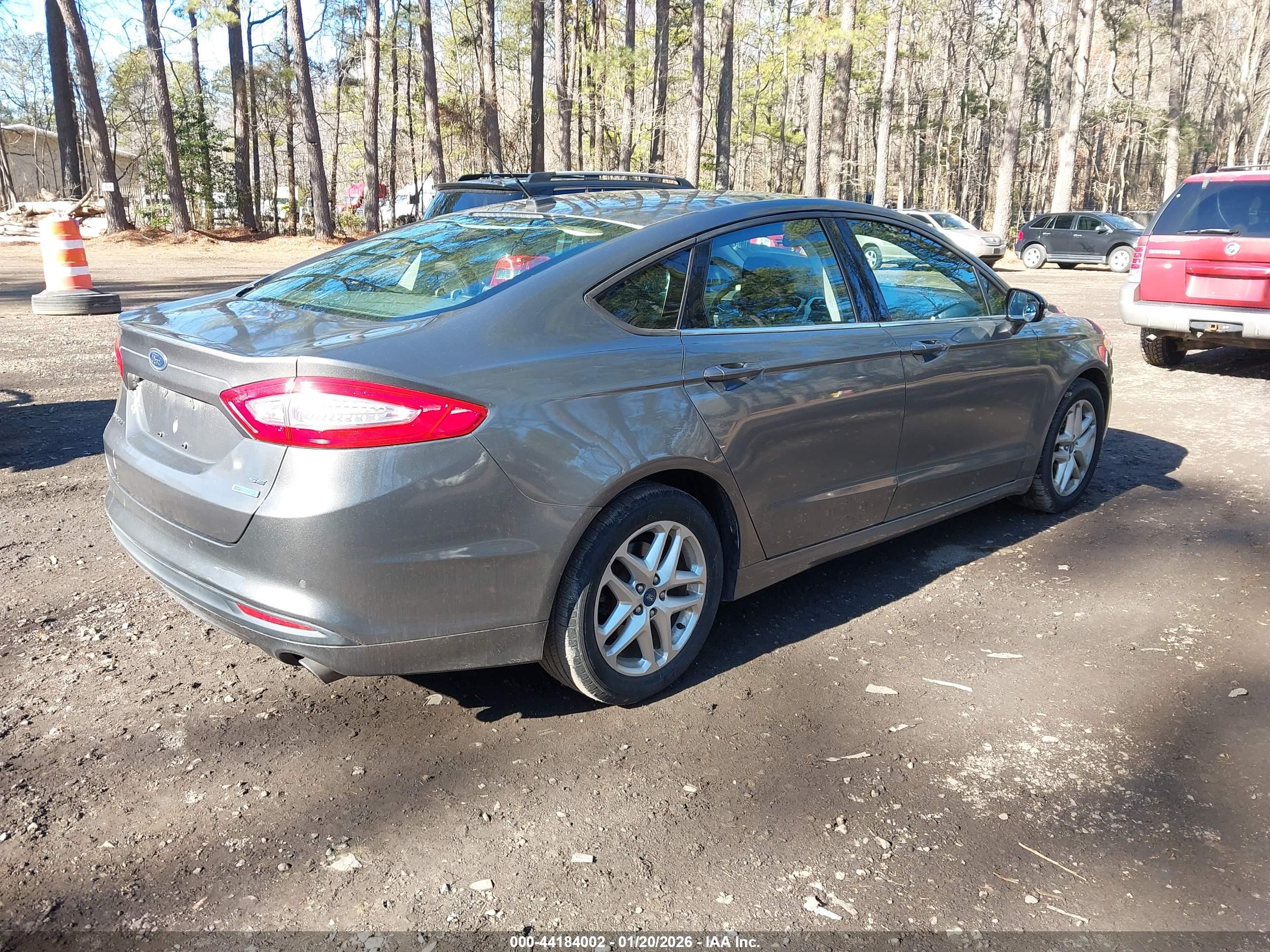 FORD FUSION image 4