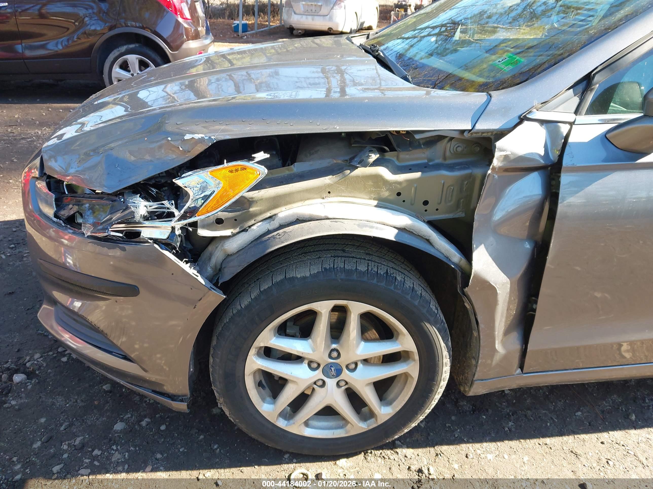 FORD FUSION image 6