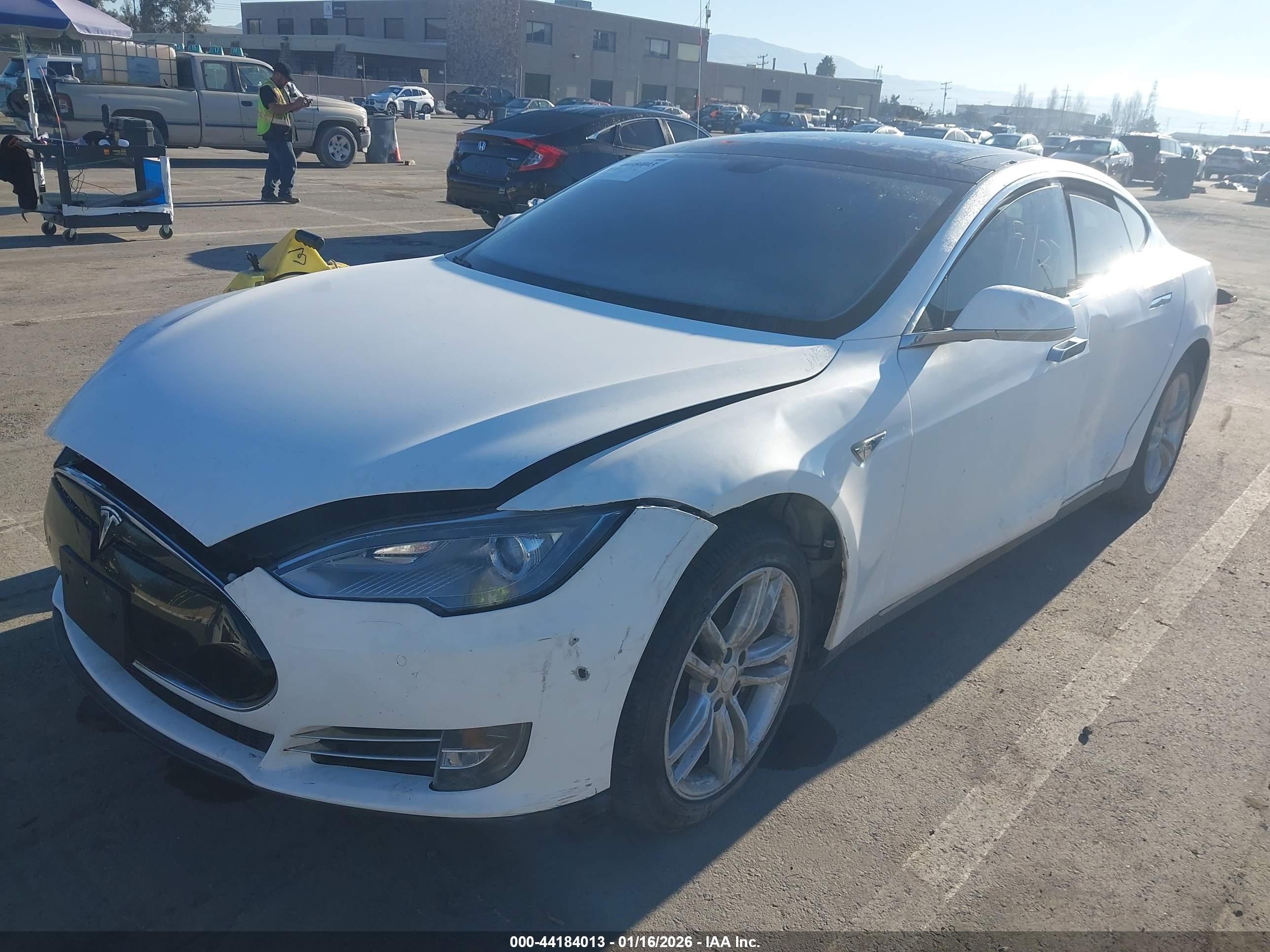 TESLA MODEL image 2