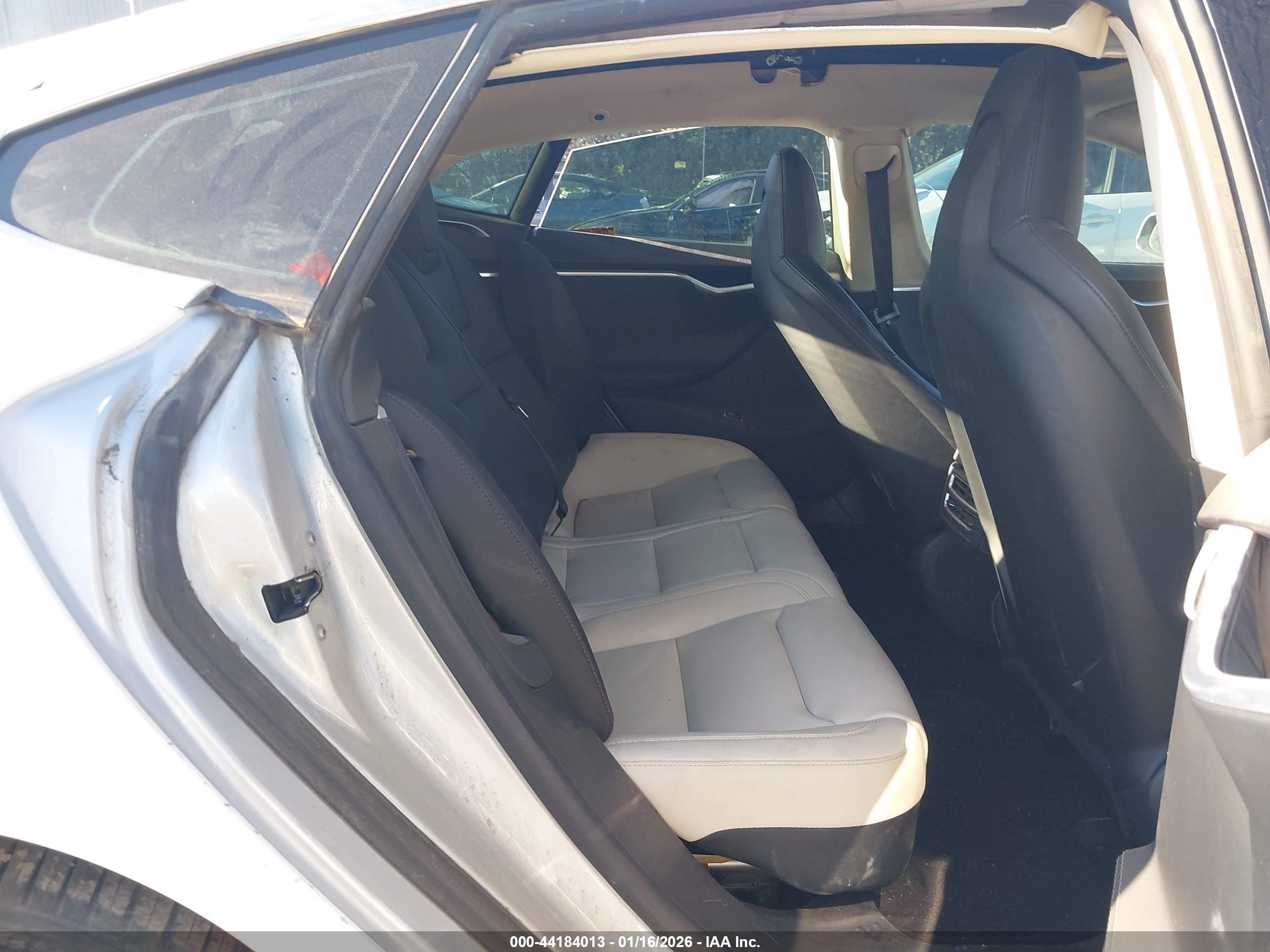 TESLA MODEL image 8